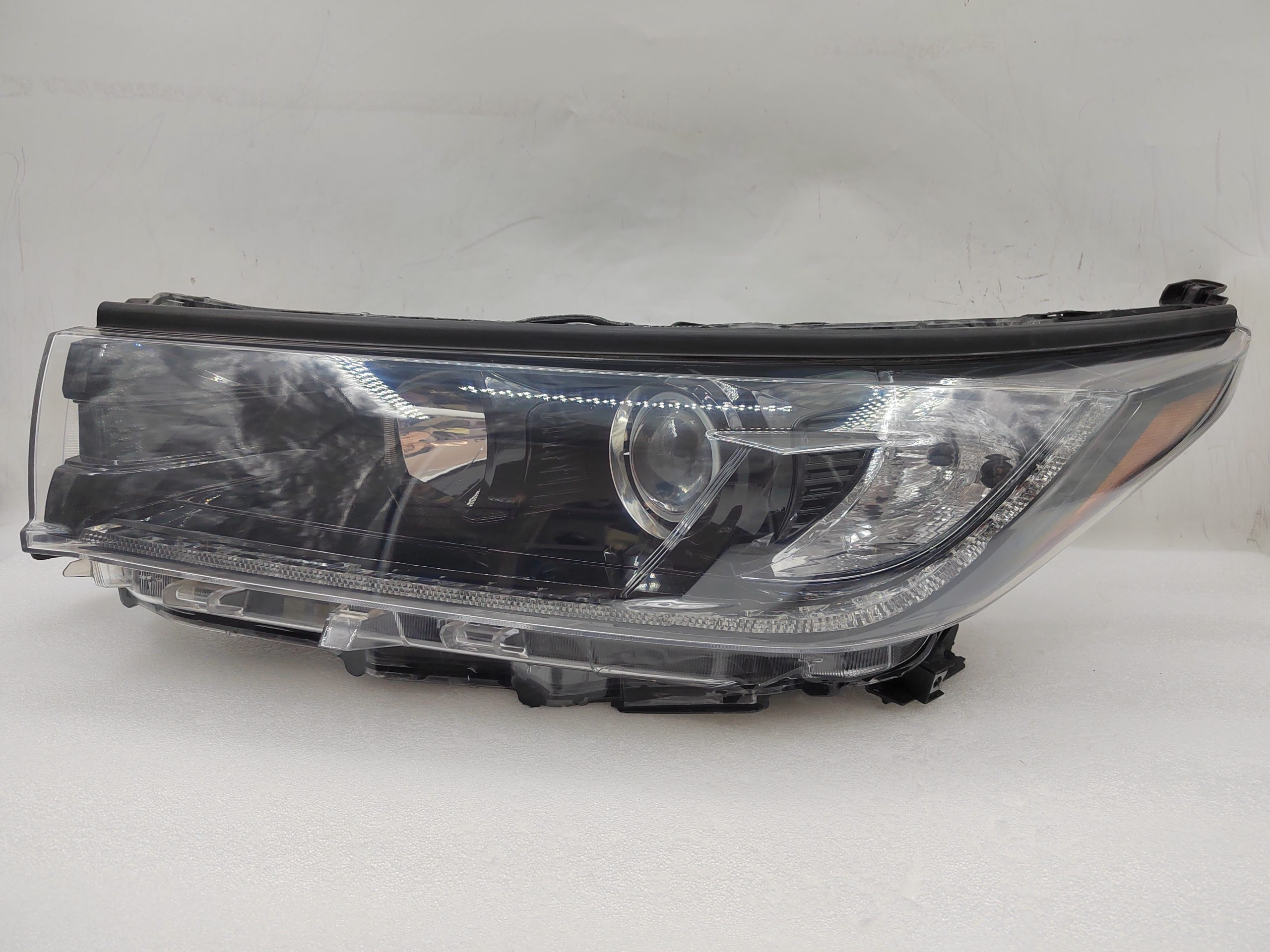 TOYOTA KLUGER 2017-2019 HALOGEN L.H.S HEADLIGHT ASSEMBLY