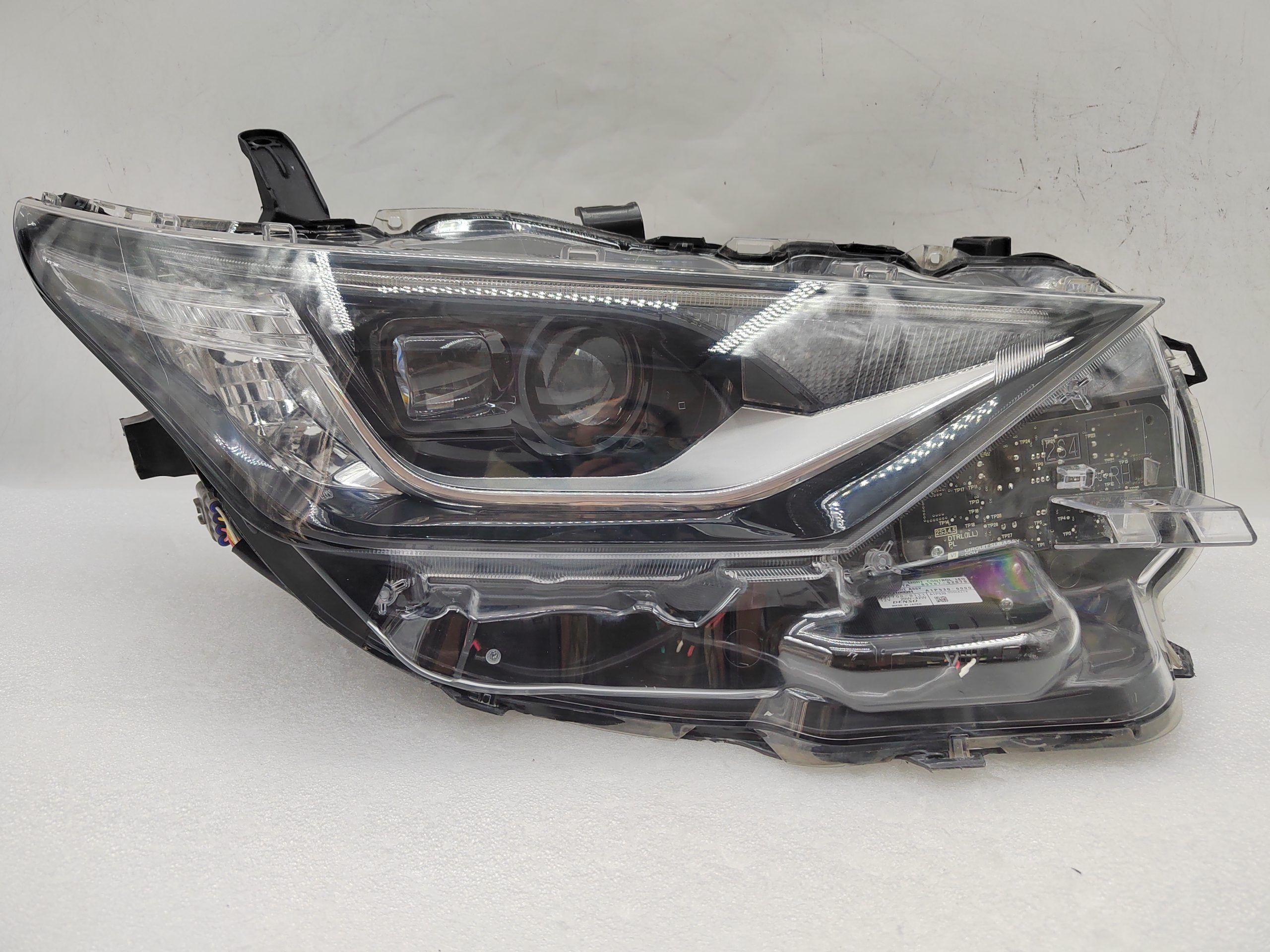 TOYOTA COROLLA AURIS NZE181H 2015-2018 LED R.H.S HEADLIGHT ASSEMBLY