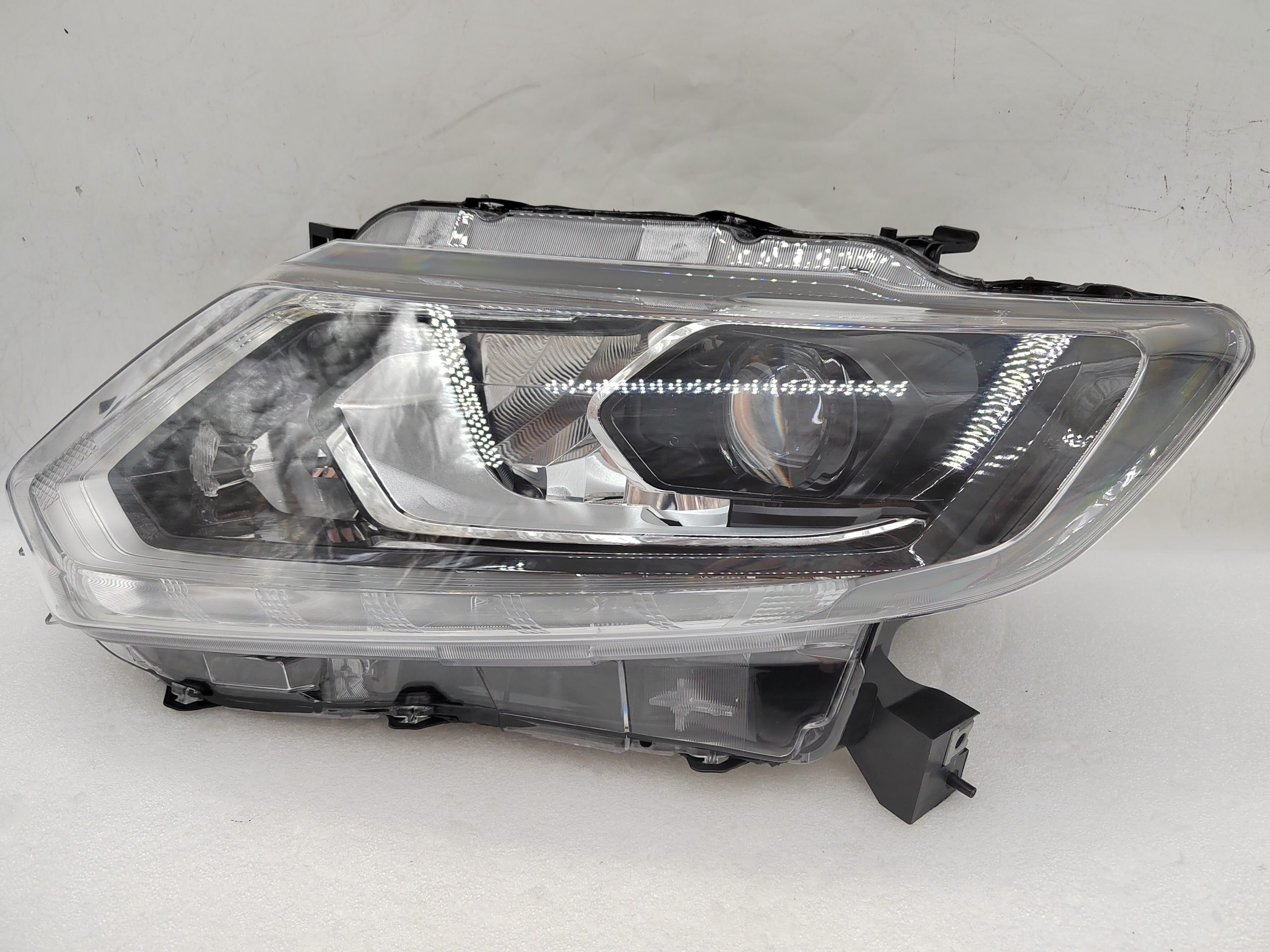 NISSAN X-TRAIL 2014-2016 LED L.H.S HEADLIGHT ASSEMBLY