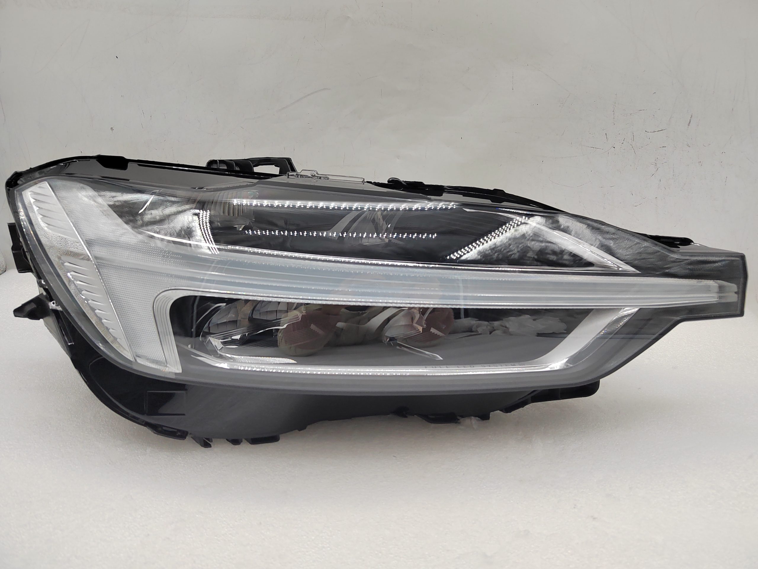 VOLVO XC60 D4 2018-2023 LED R.H.S HEADLIGHT ASSEMBLY