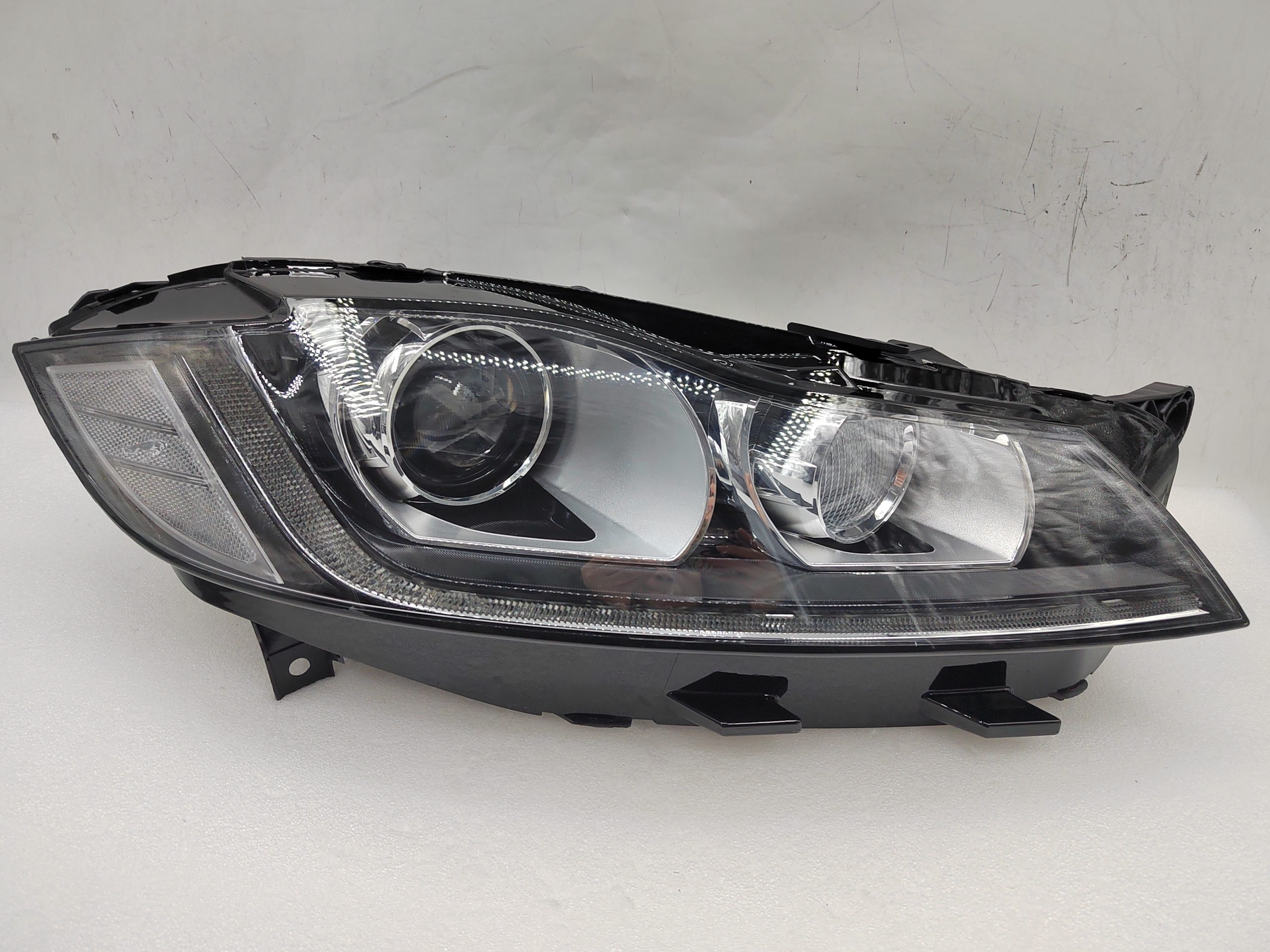 JAGUAR XF 2016-2020 XENON R.H.S HEADLIGHT ASSEMBLY