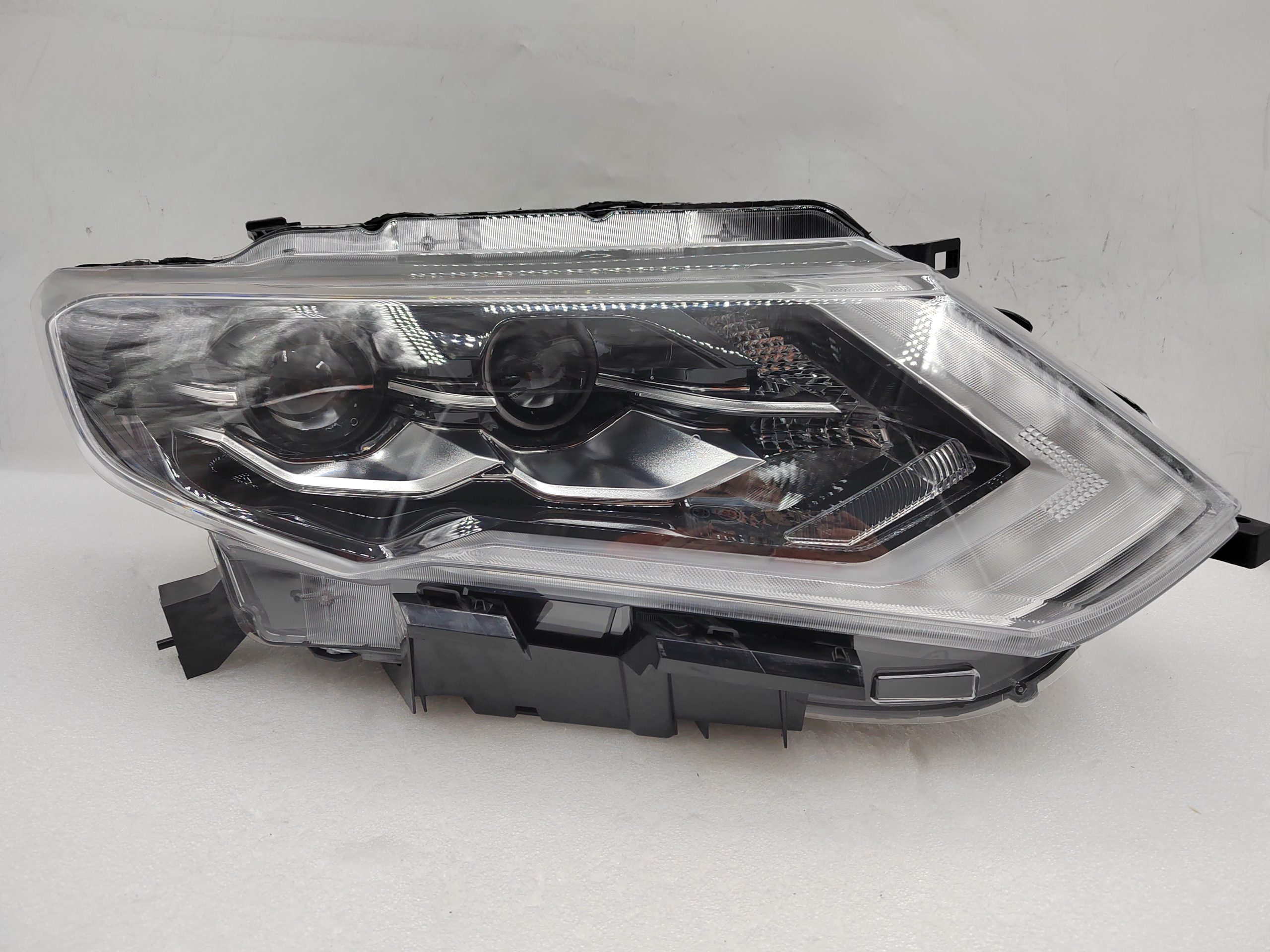 NISSAN X-TRAIL T32 2017-2019 LED R.H.S HEADLIGHT ASSEMBLY