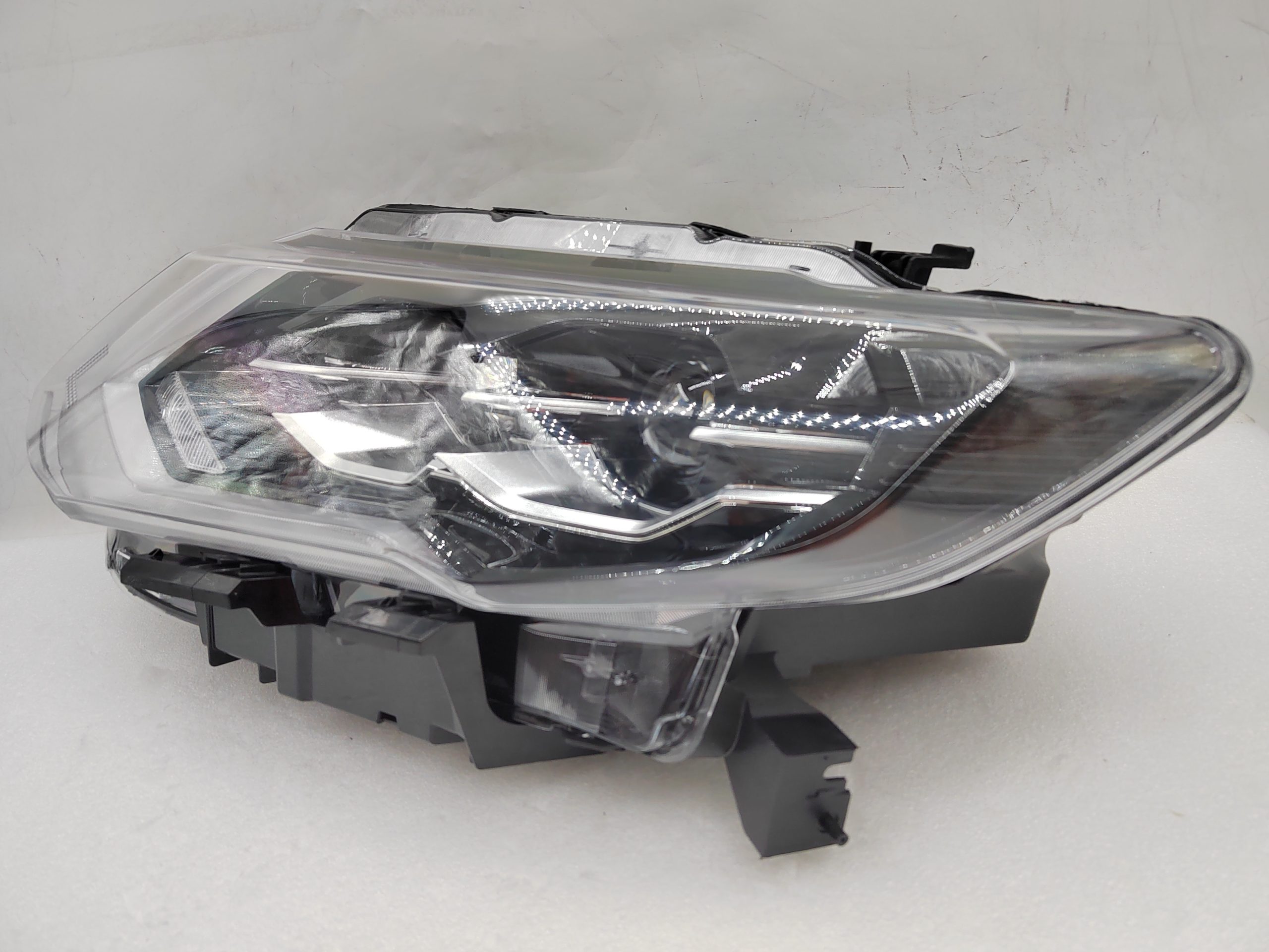 NISSAN X-TRAIL T32 2017-2019 LED L.H.S HEADLIGHT ASSEMBLY
