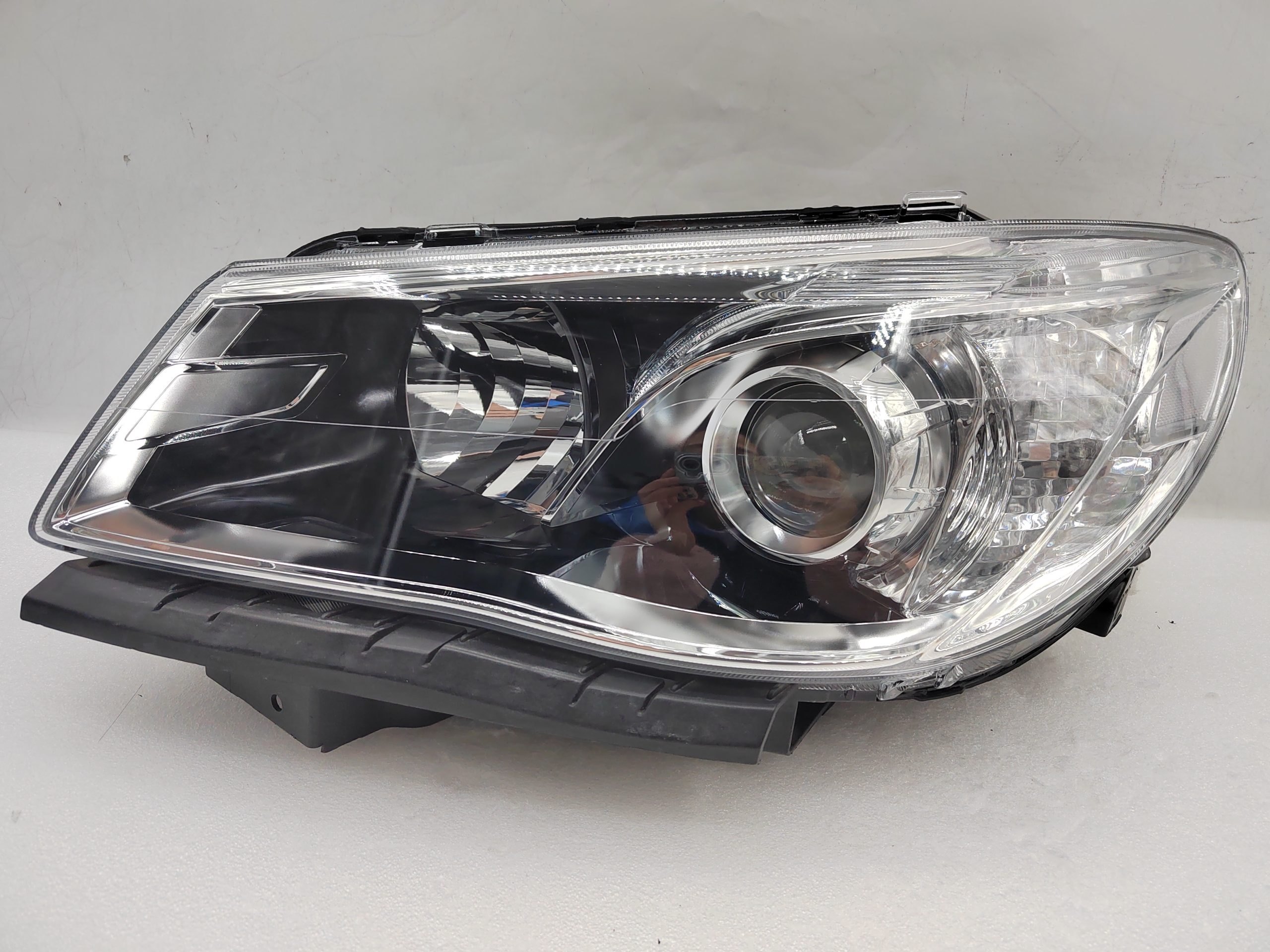 HOLDEN COMMODORE VF SV6 2013-2017 HALOGEN L.H.S HEADLIGHT ASSEMBLY