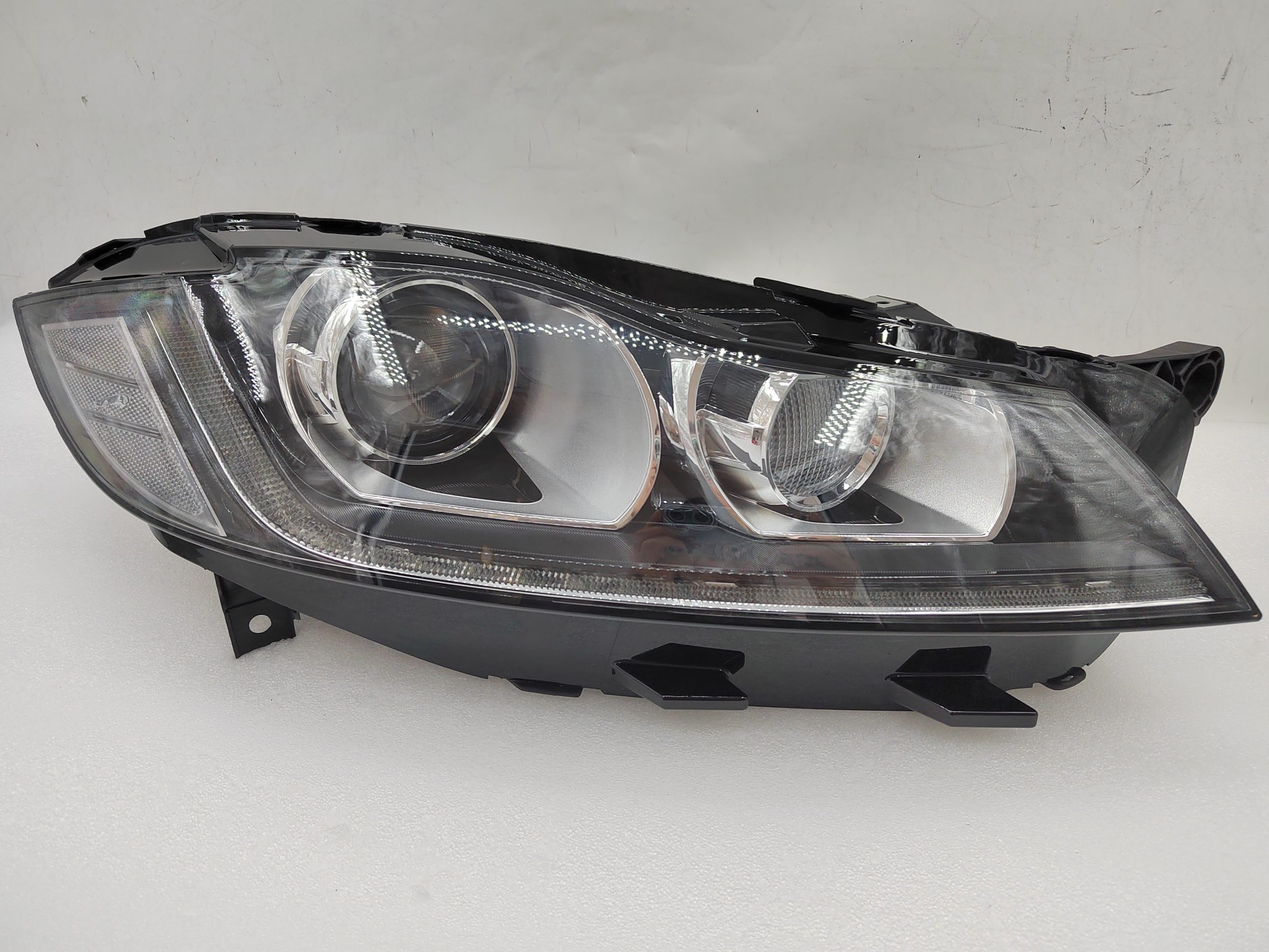 JAGUAR XF 2016-2020 XENON R.H.S HEADLIGHT ASSEMBLY