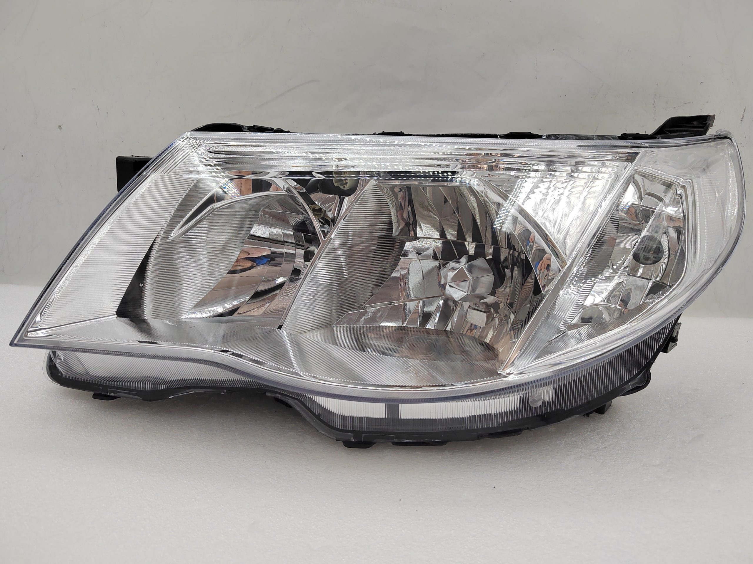 SUBARU FORESTER 2009-2012 HALOGEN L.H.S HEADLIGHT ASSEMBLY