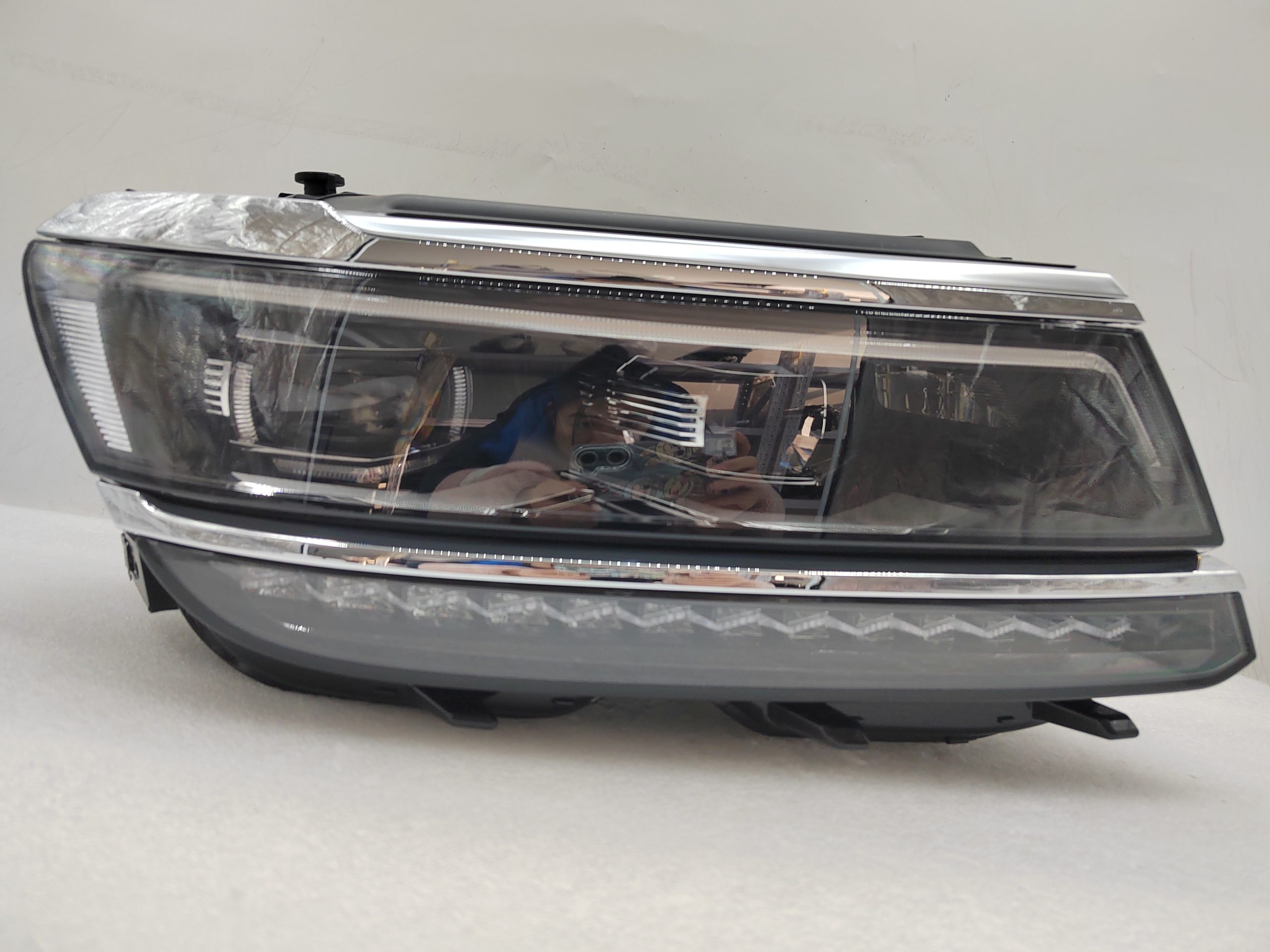 VOLKSWAGEN TIGUAN 2017-2020 LED R.H.S HEADLIGHT ASSEMBLY