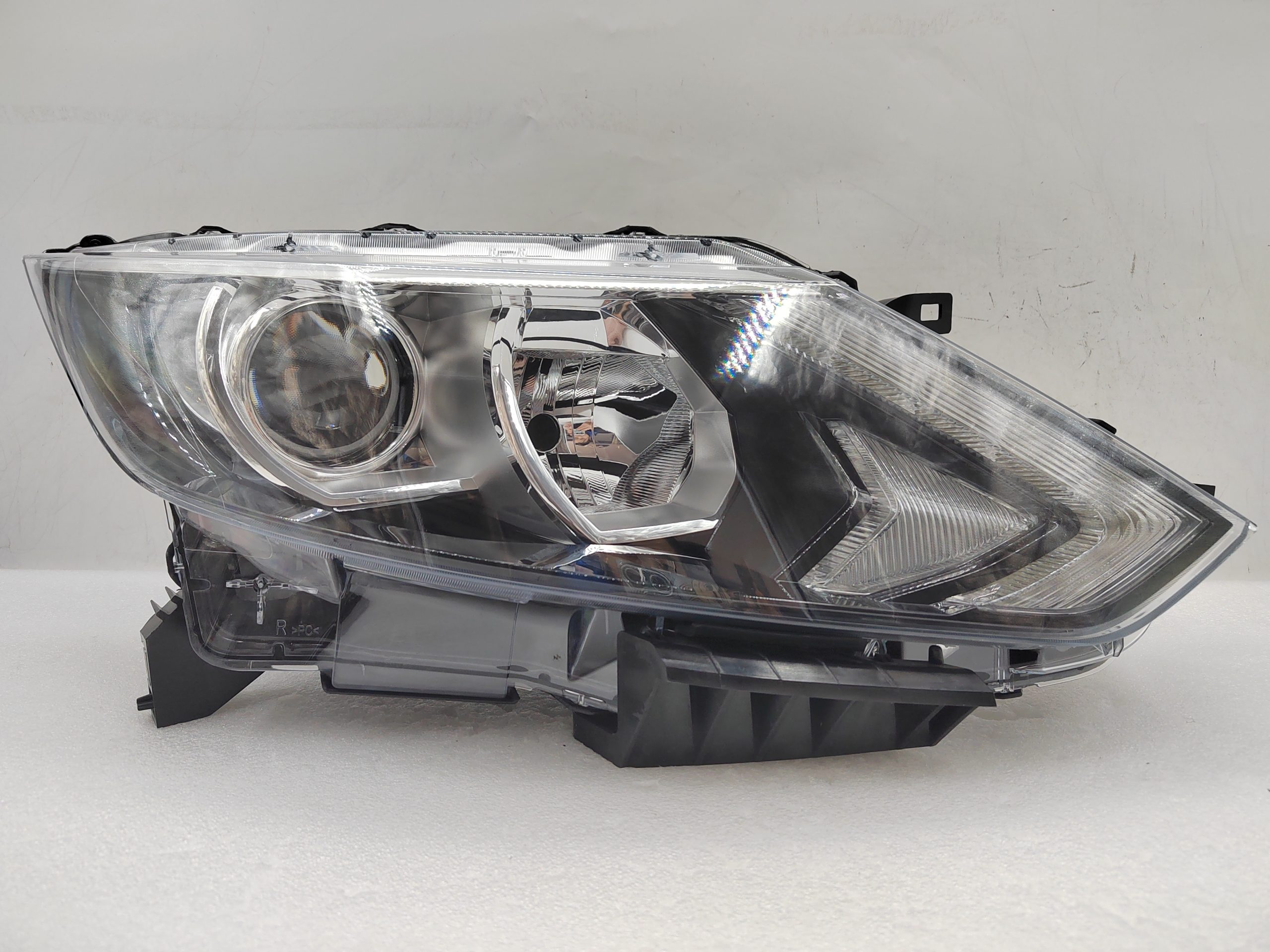 NISSAN QASHQAI J11 2014-2016 HALOGEN R.H.S HEADLIGHT ASSEMBLY