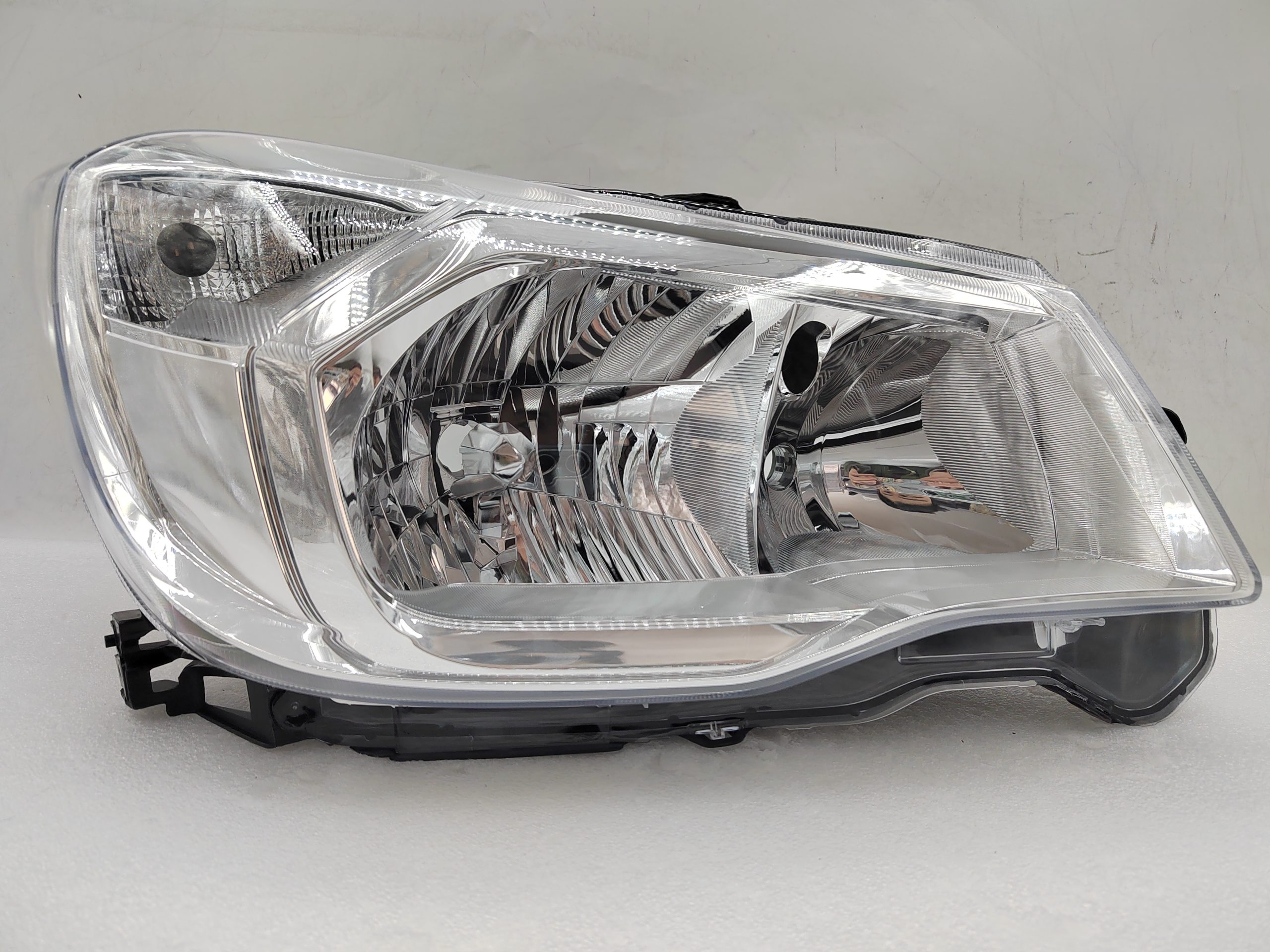 SUBARU FORESTER 2013-2015 HALOGEN R.H.S HEADLIGHT ASSEMBLY