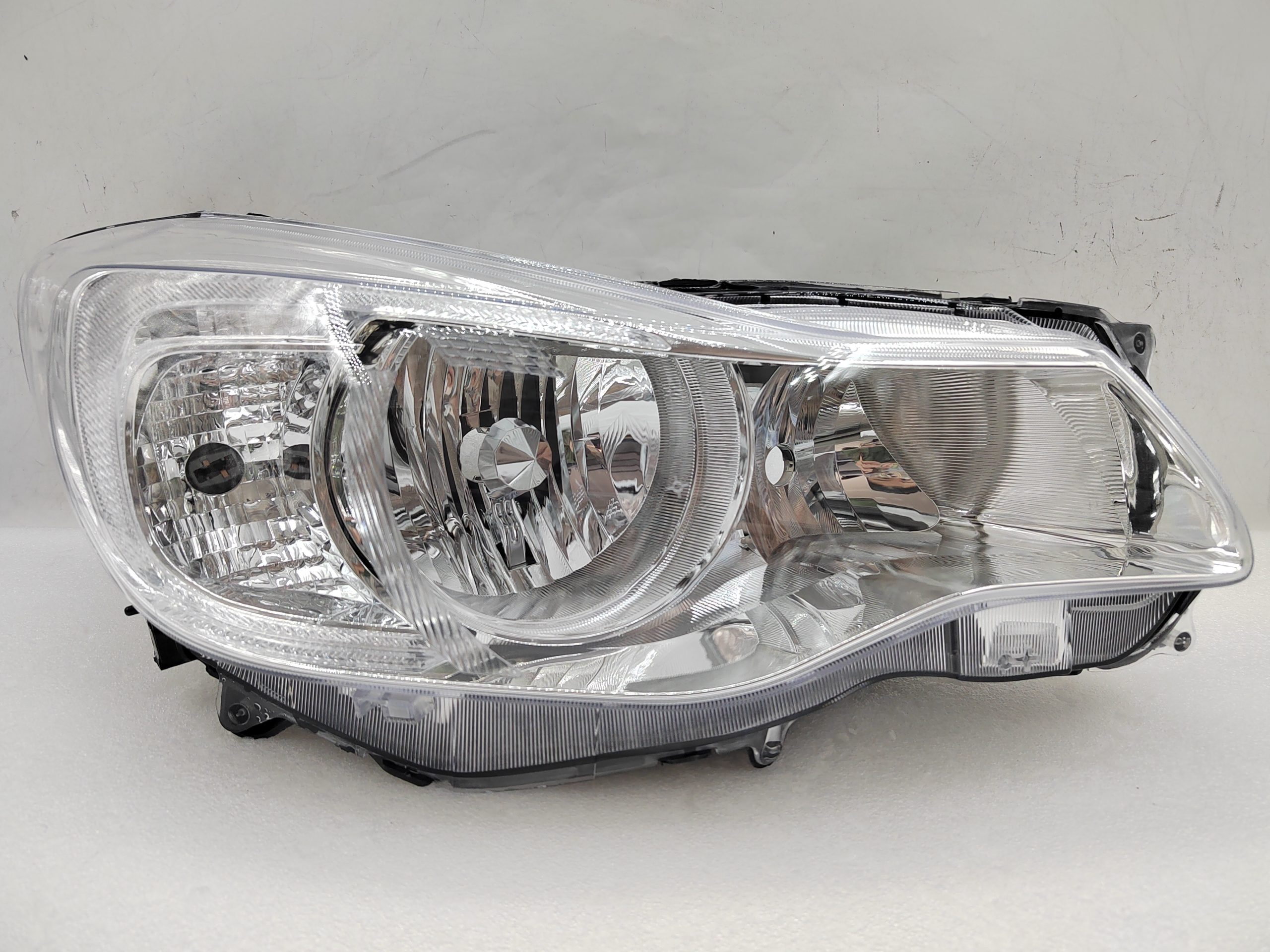 SUBARU IMPREZA XV 2012-2016 HALOGEN R.H.S HEADLIGHT ASSEMBLY