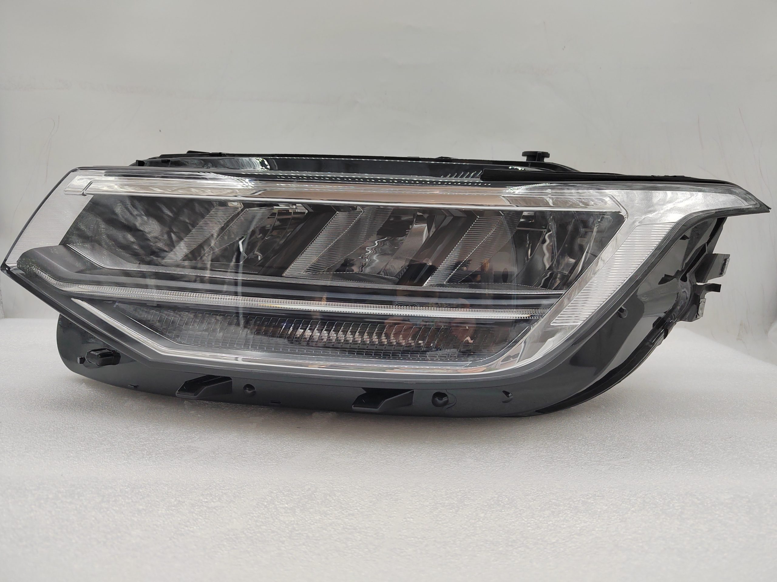 VOLKSWAGEN TIGUAN 2021-2023 LED L.H.S HEADLIGHT ASSEMBLY
