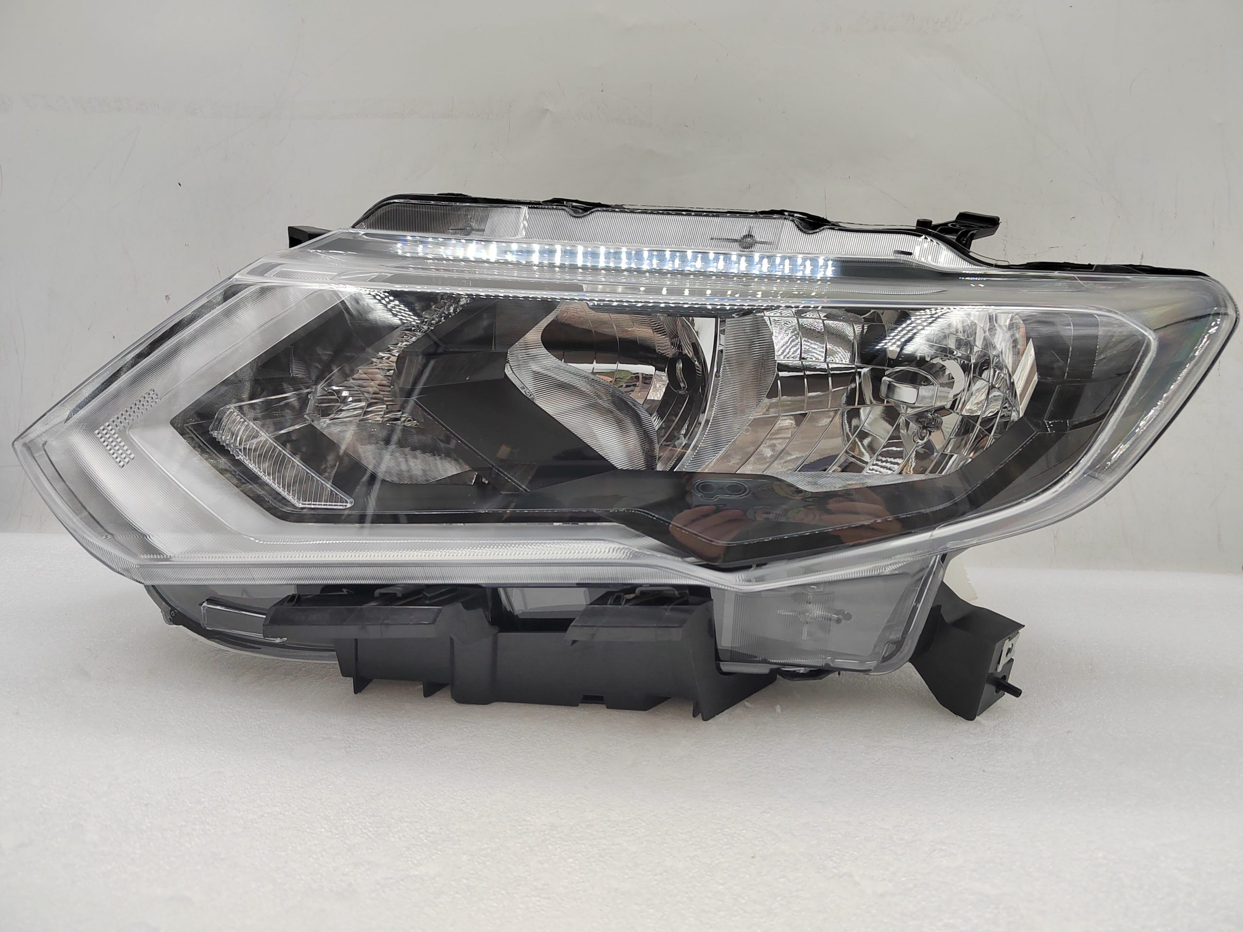NISSAN X-TRAIL T32 2017-2019 HALOGEN L.H.S HEADLIGHT ASSEMBLY
