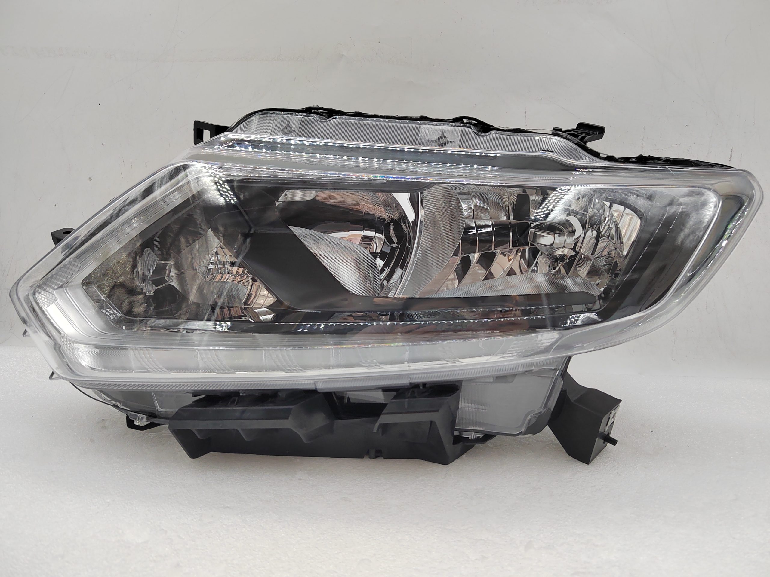 NISSAN X-TRAIL 2014-2016 HALOGEN L.H.S HEADLIGHT ASSEMBLY