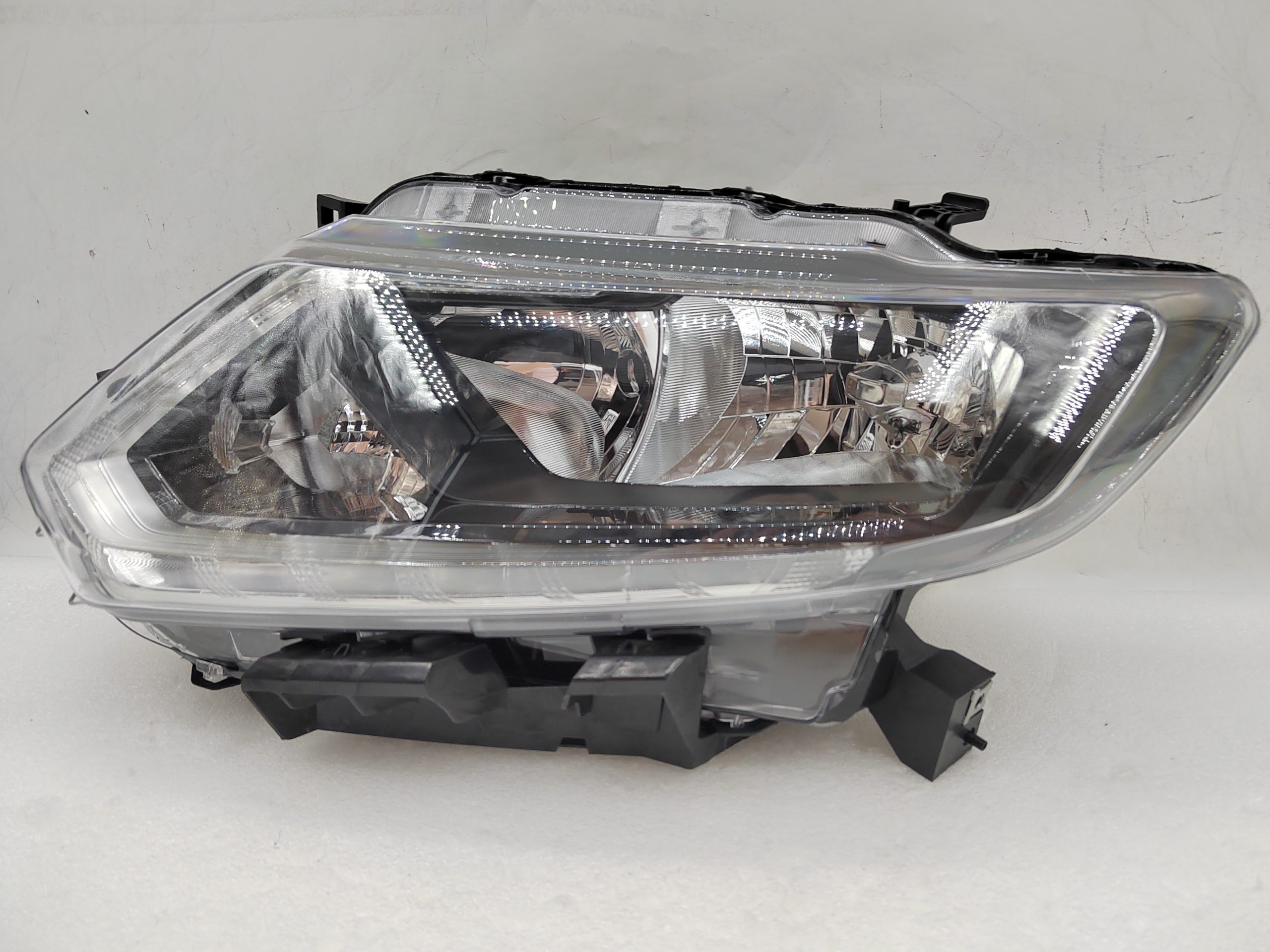 NISSAN X-TRAIL 2014-2016 HALOGEN L.H.S HEADLIGHT ASSEMBLY