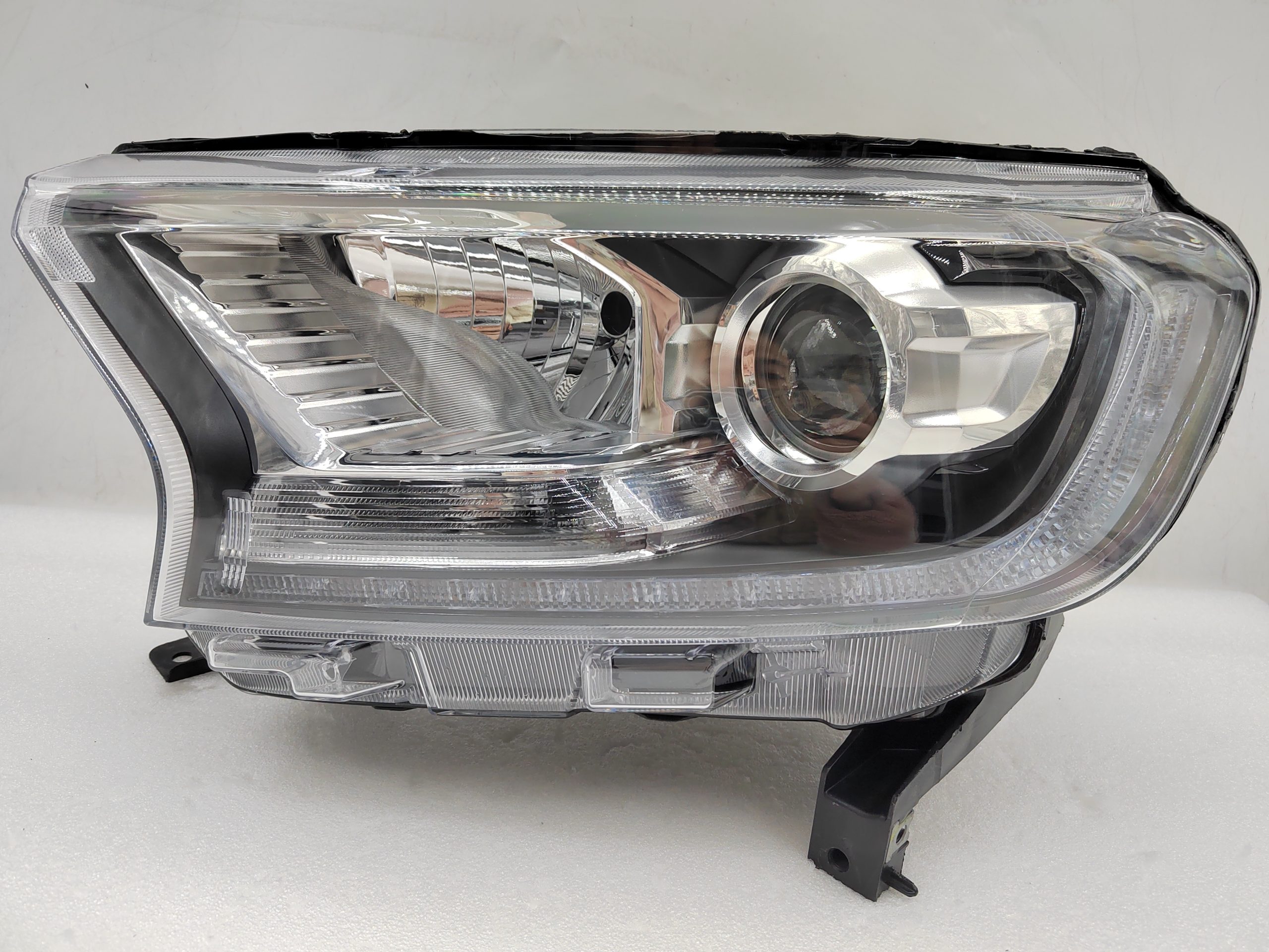 FORD EVEREST RANGER 2015-2019 XENON L.H.S HEADLIGHT ASSEMBLY