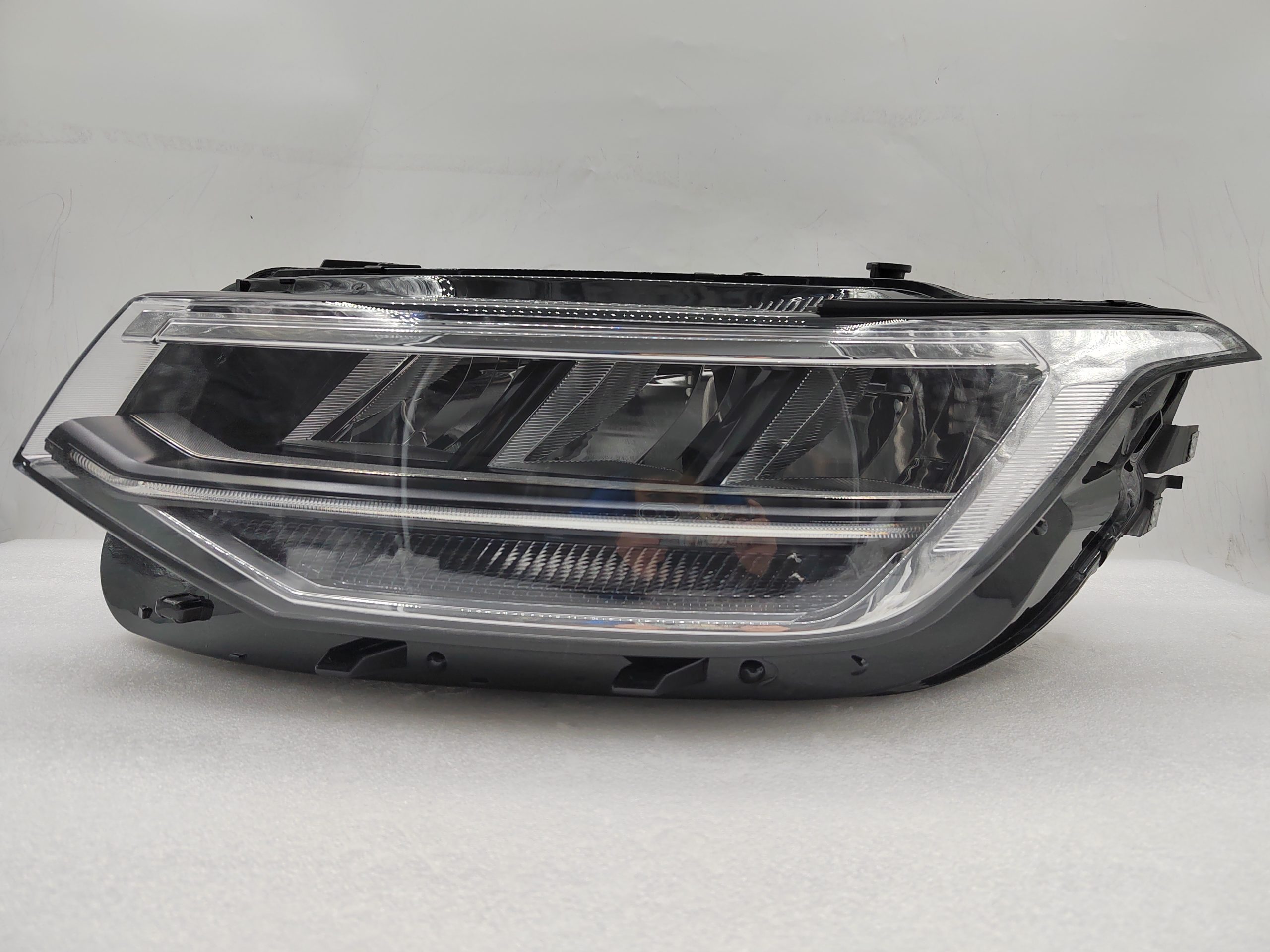 VOLKSWAGEN TIGUAN 2021-2023 LED L.H.S HEADLIGHT ASSEMBLY