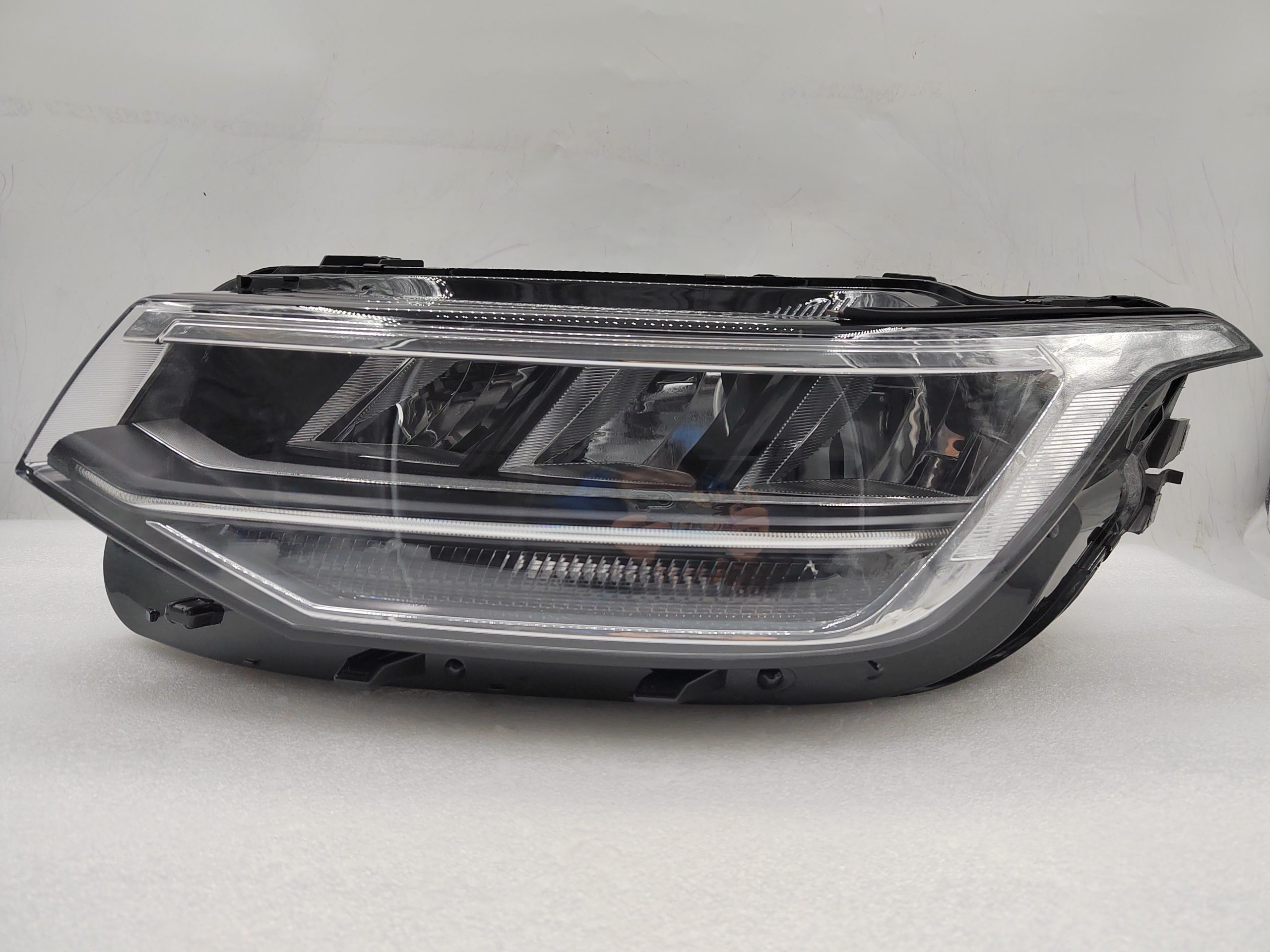 VOLKSWAGEN TIGUAN 2021-2023 LED L.H.S HEADLIGHT ASSEMBLY