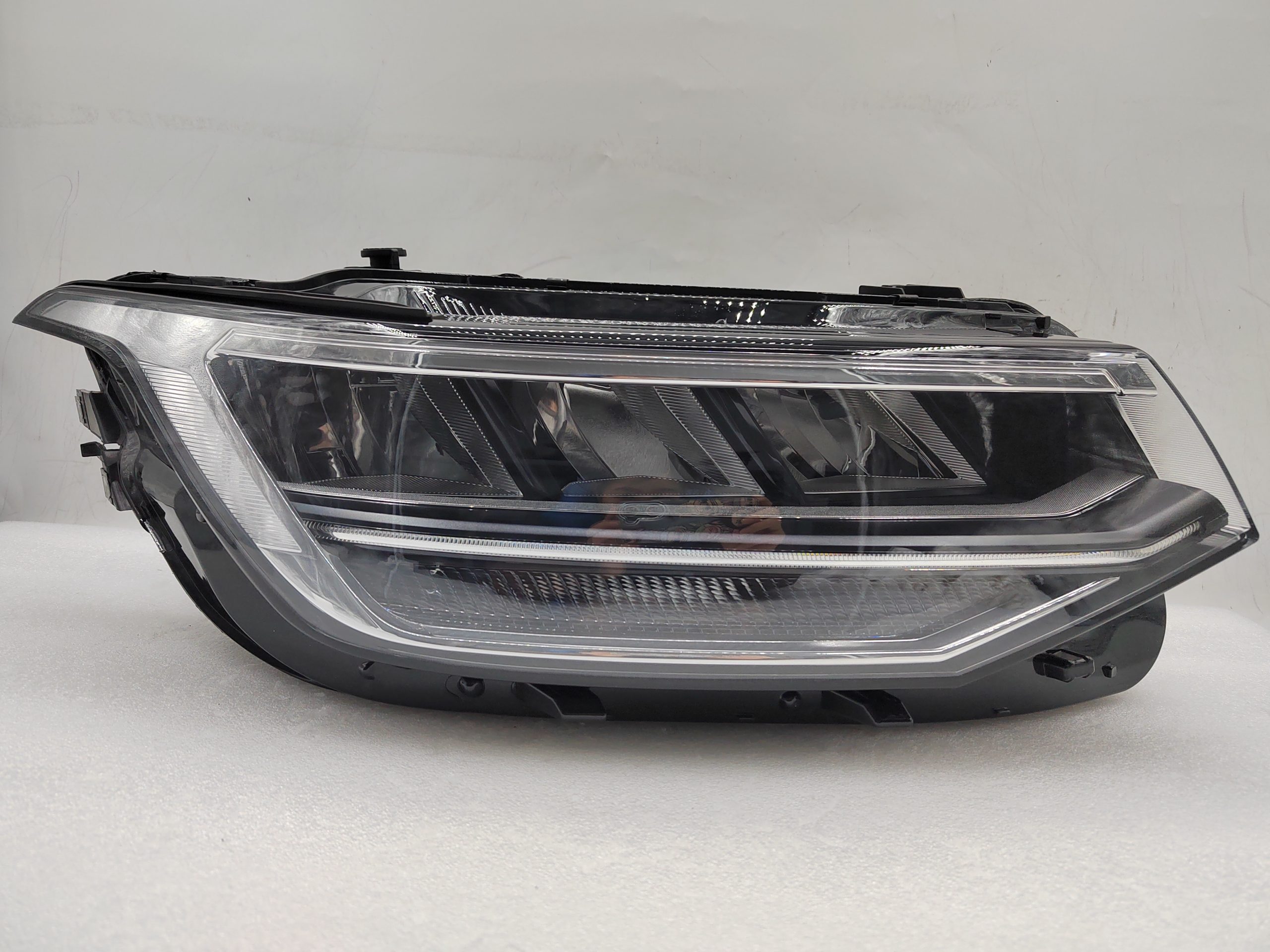 VOLKSWAGEN TIGUAN 2021-2023 LED R.H.S HEADLIGHT ASSEMBLY