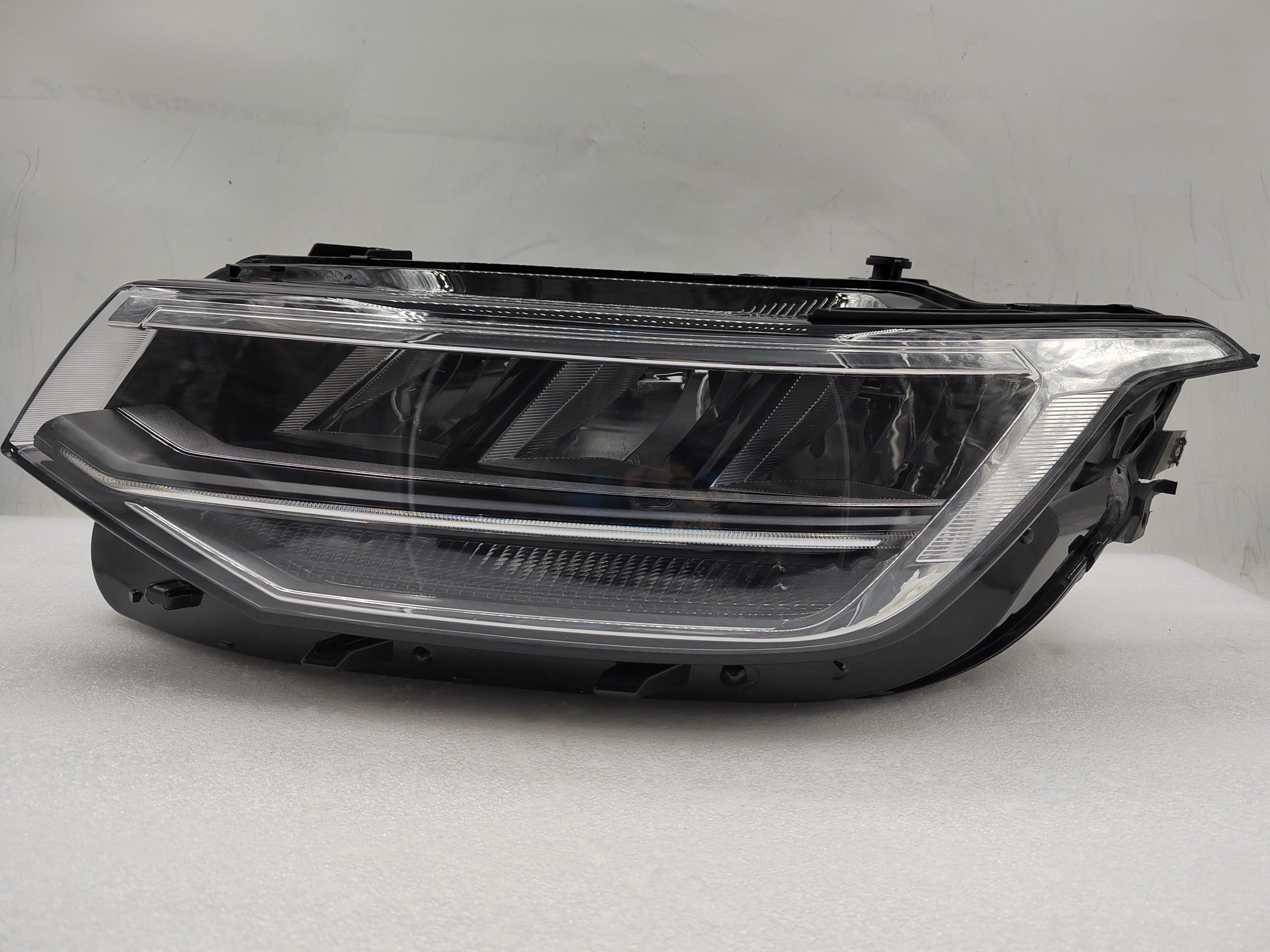 VOLKSWAGEN TIGUAN 2021-2023 LED L.H.S HEADLIGHT ASSEMBLY