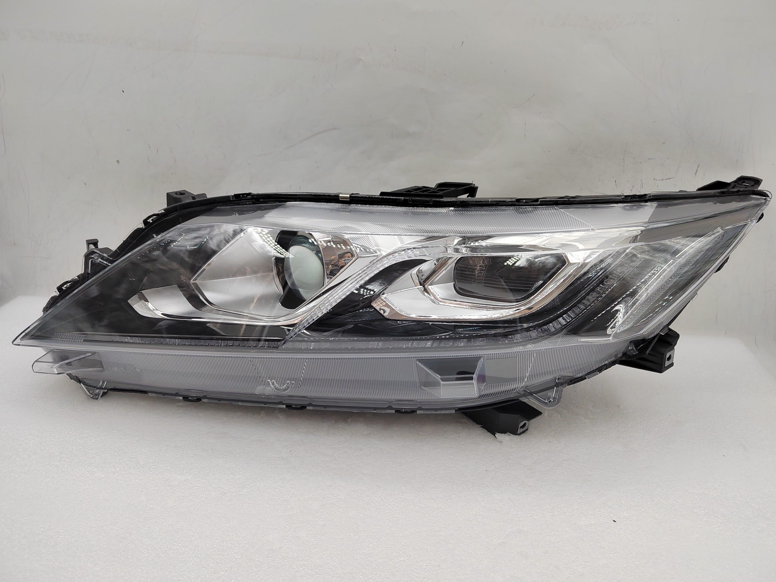MITSUBISHI ECLIPSE CROSS 2017-2020 HALOGEN L.H.S HEADLIGHT ASSEMBLY