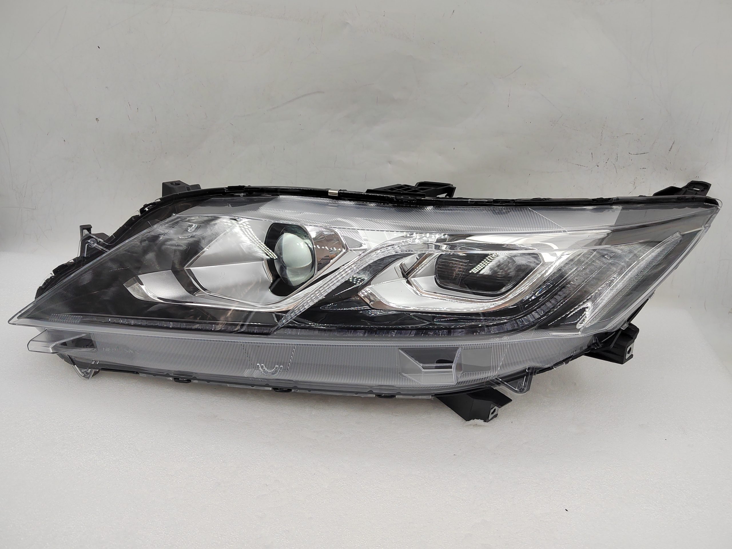 MITSUBISHI ECLIPSE CROSS 2017-2020 HALOGEN L.H.S HEADLIGHT ASSEMBLY