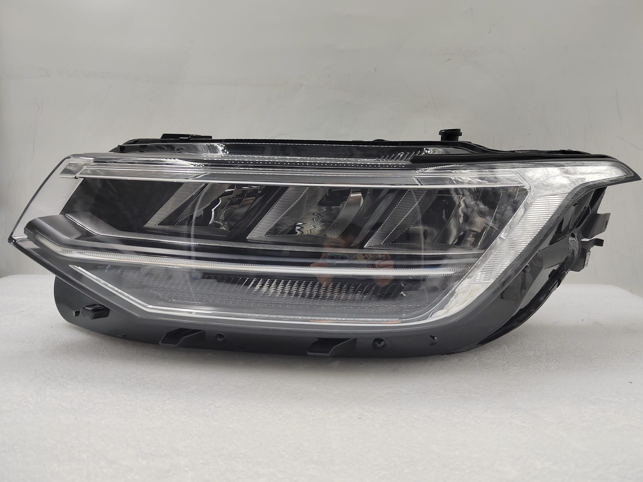 VOLKSWAGEN TIGUAN 2021-2023 LED L.H.S HEADLIGHT ASSEMBLY
