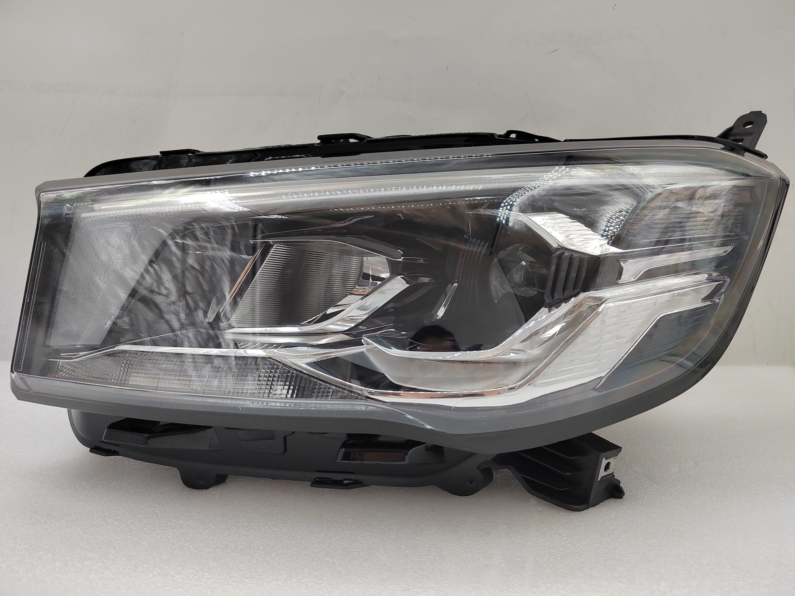 MAXUS LDV DELIVER  9 2019-2023 HALOGEN L.H.S HEADLIGHT ASSEMBLY