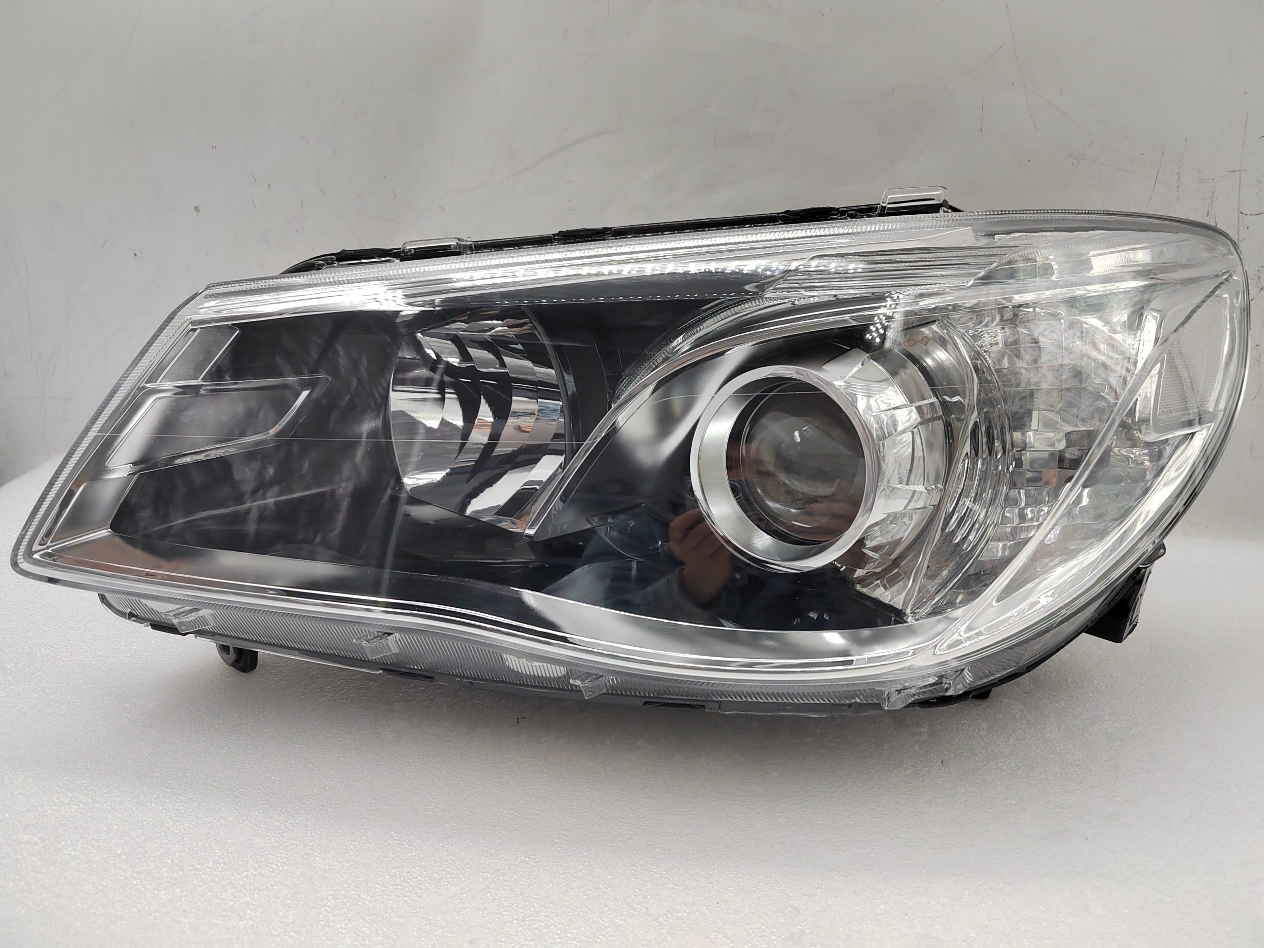 HOLDEN COMMODORE VF SV6 2013-2017 HALOGEN L.H.S HEADLIGHT ASSEMBLY
