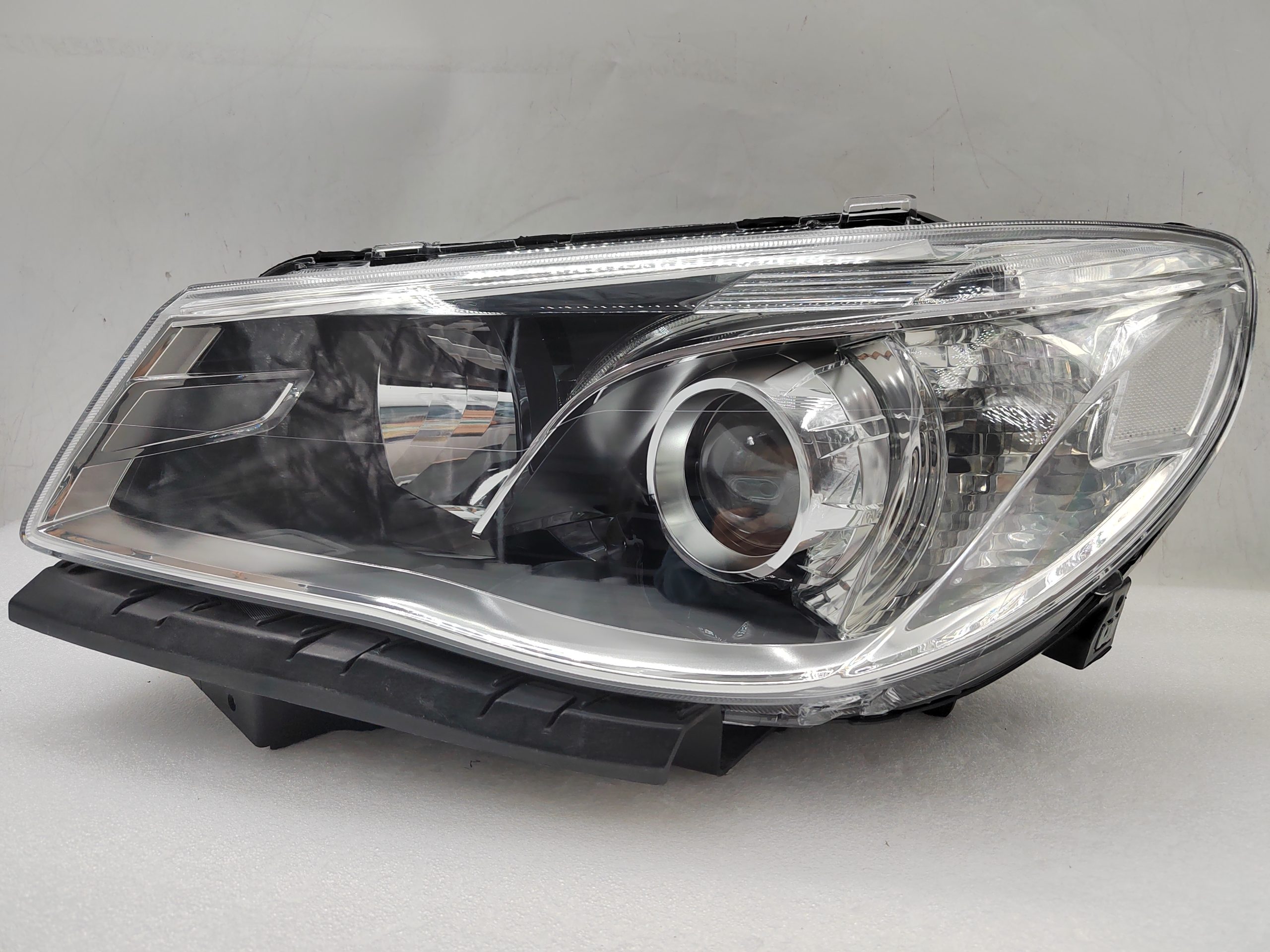 HOLDEN COMMODORE VF SV6 2013-2017 HALOGEN L.H.S HEADLIGHT ASSEMBLY