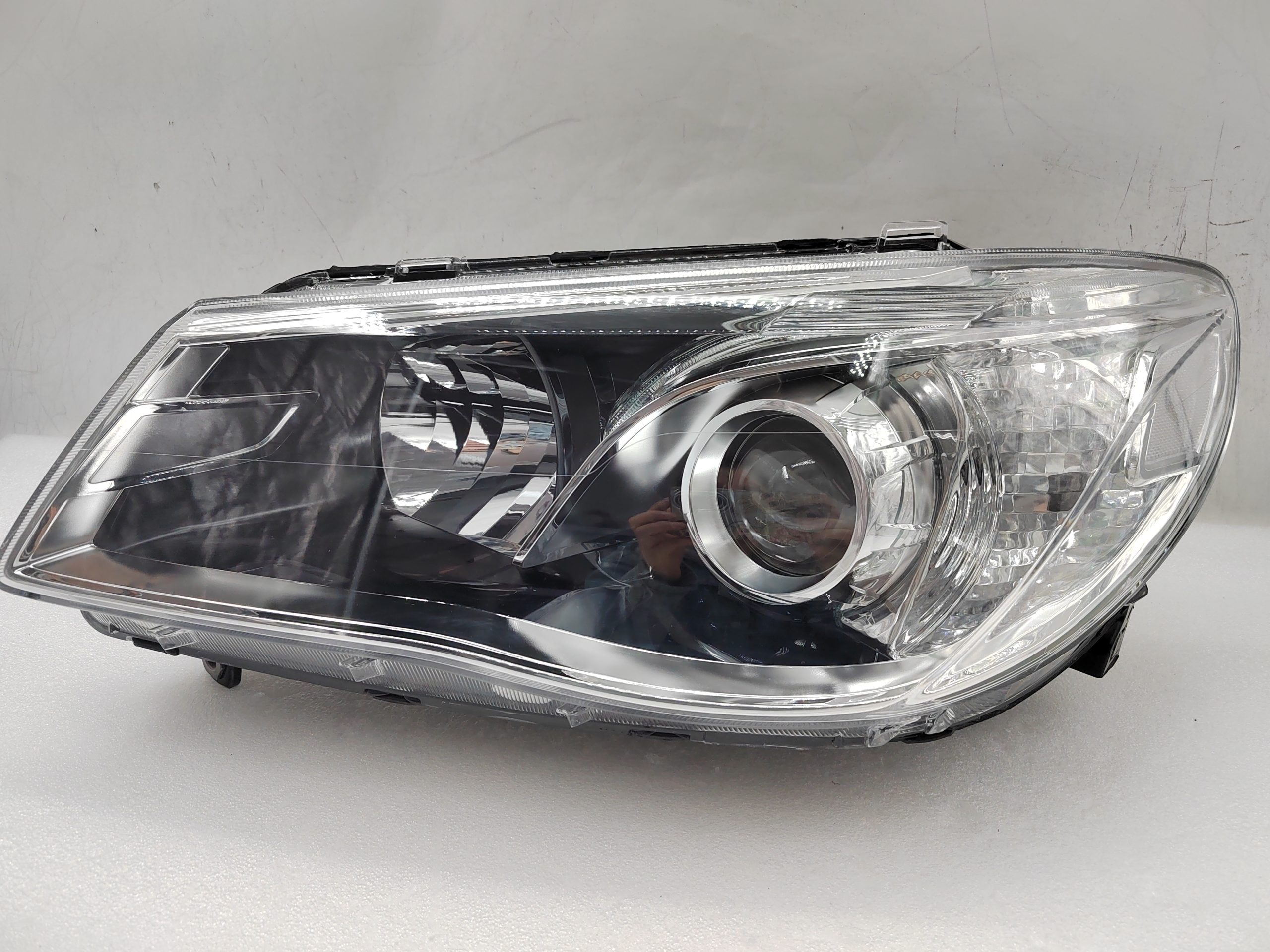 HOLDEN COMMODORE VF SV6 2013-2017 HALOGEN L.H.S HEADLIGHT ASSEMBLY