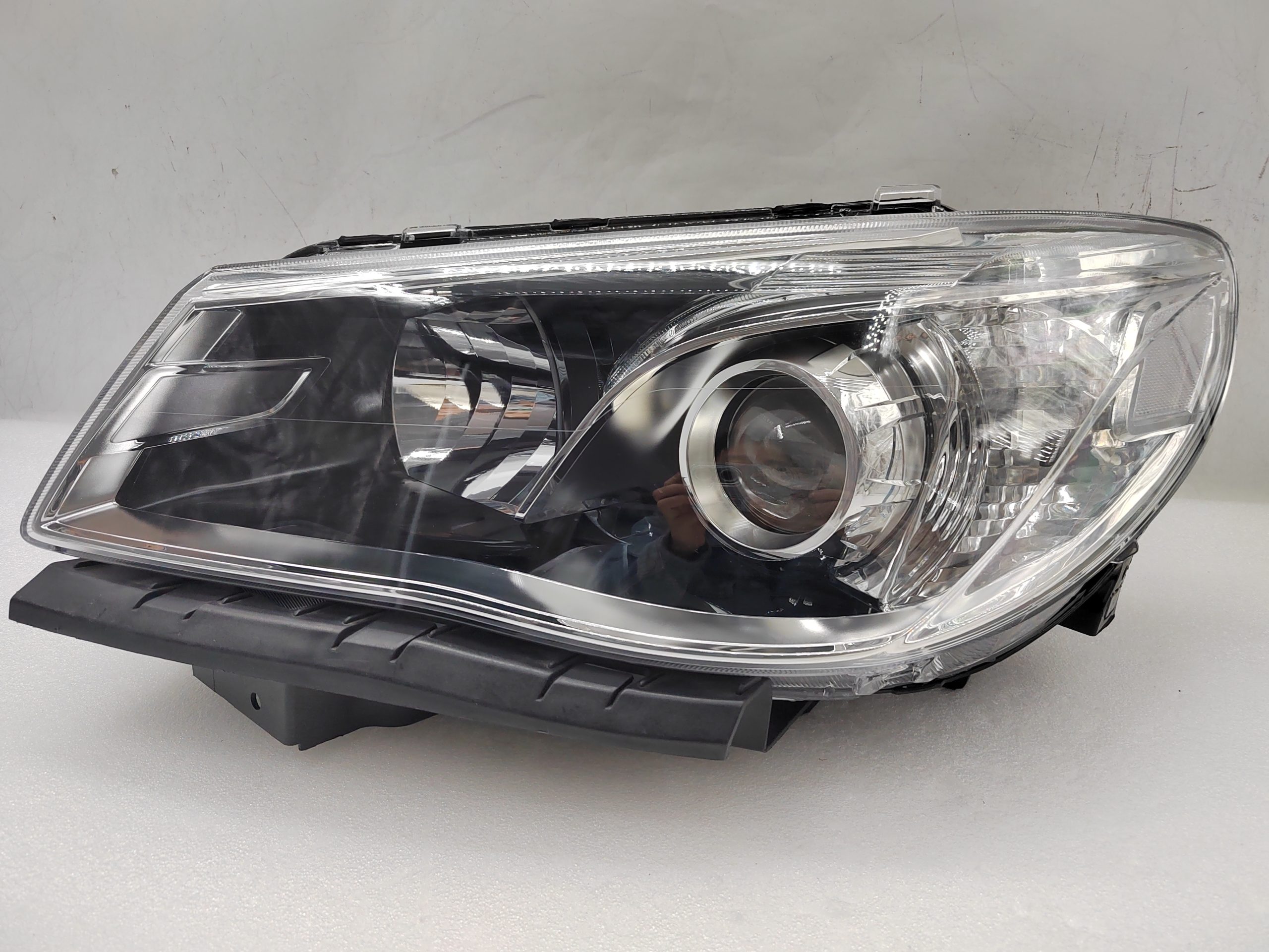 HOLDEN COMMODORE VF SV6 2013-2017 HALOGEN L.H.S HEADLIGHT ASSEMBLY