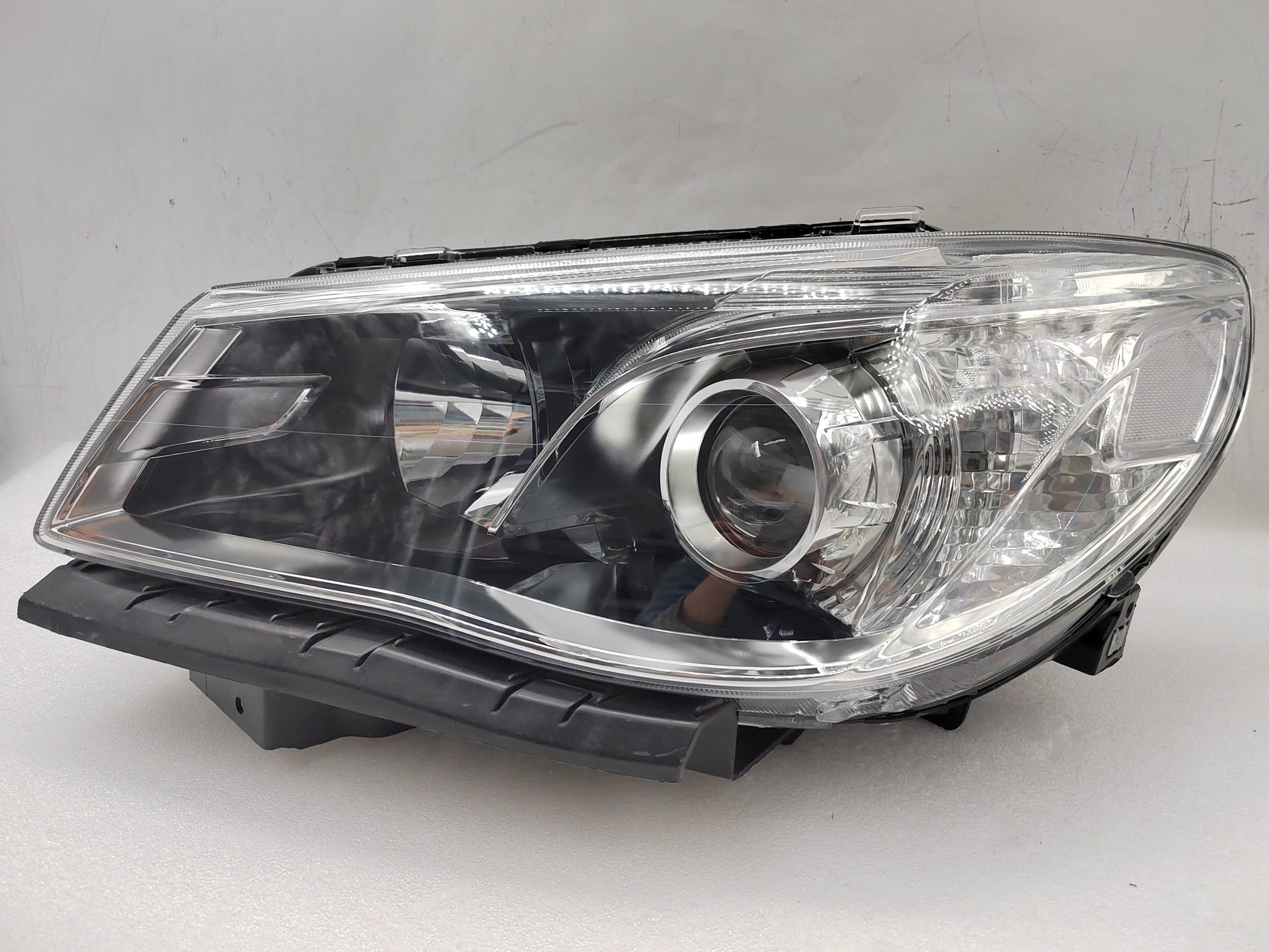 HOLDEN COMMODORE VF SV6 2013-2017 HALOGEN L.H.S HEADLIGHT ASSEMBLY