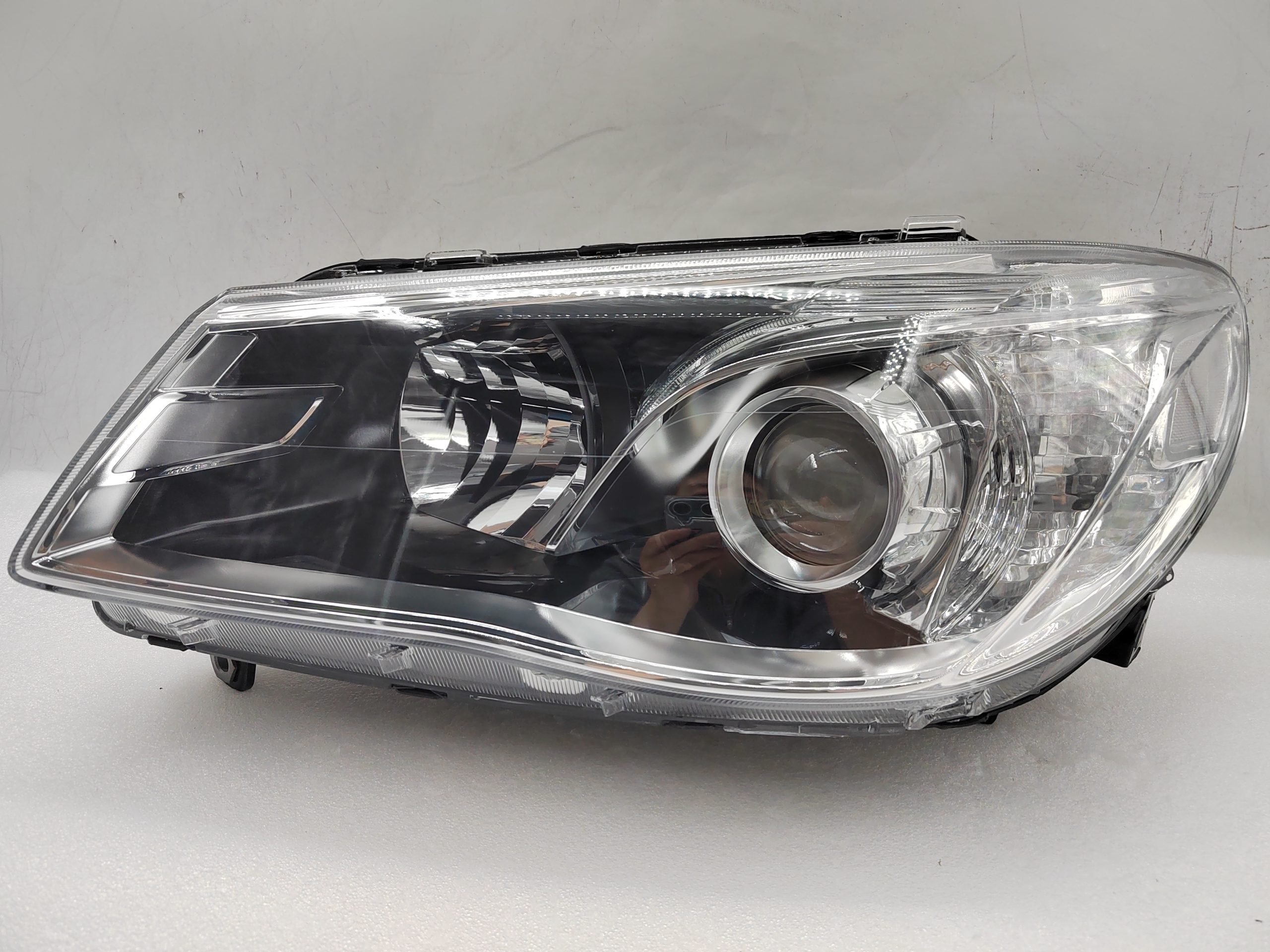 HOLDEN COMMODORE VF SV6 2013-2017 HALOGEN L.H.S HEADLIGHT ASSEMBLY