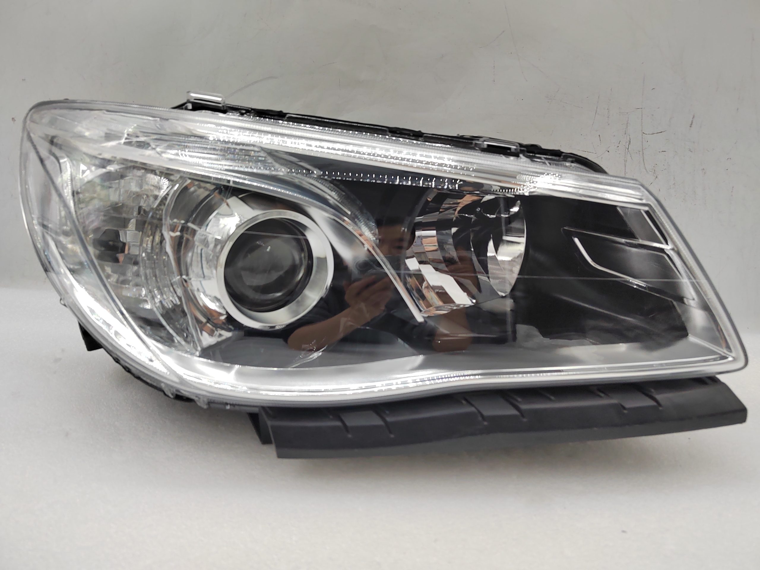 HOLDEN COMMODORE VF SV6 2013-2017 HALOGEN R.H.S HEADLIGHT ASSEMBLY