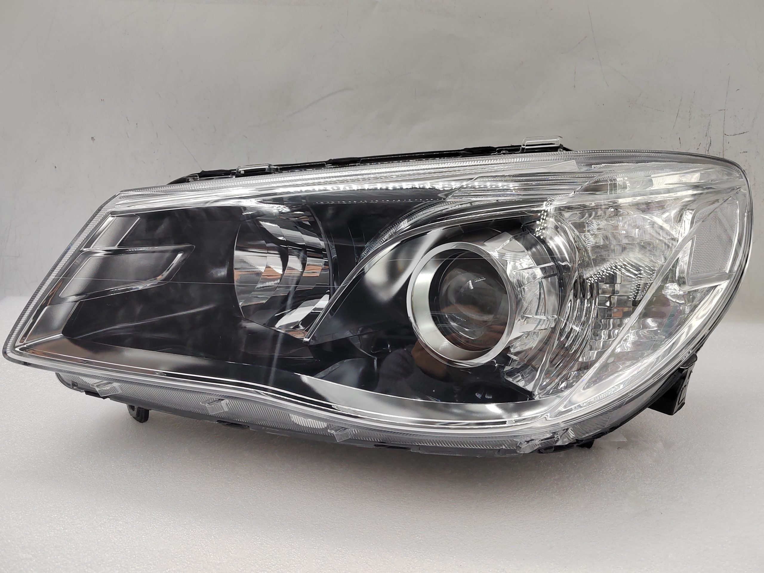 HOLDEN COMMODORE VF SV6 2013-2017 HALOGEN L.H.S HEADLIGHT ASSEMBLY