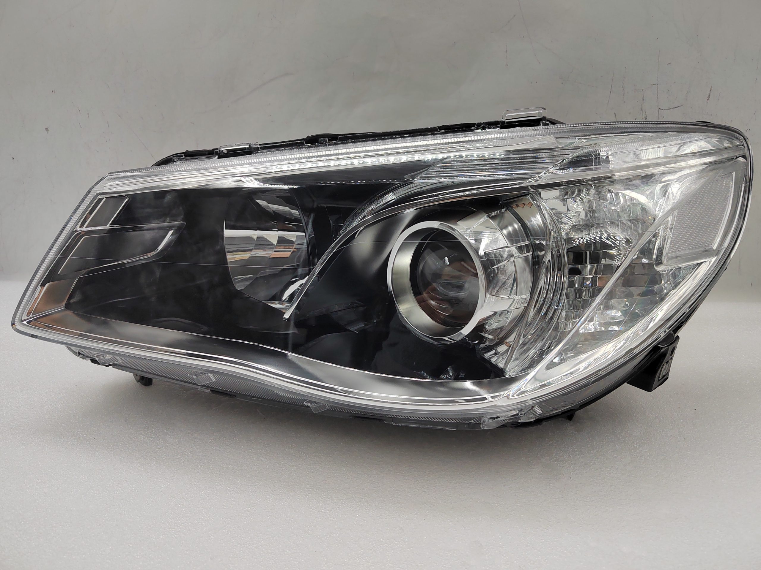 HOLDEN COMMODORE VF SV6 2013-2017 HALOGEN L.H.S HEADLIGHT ASSEMBLY