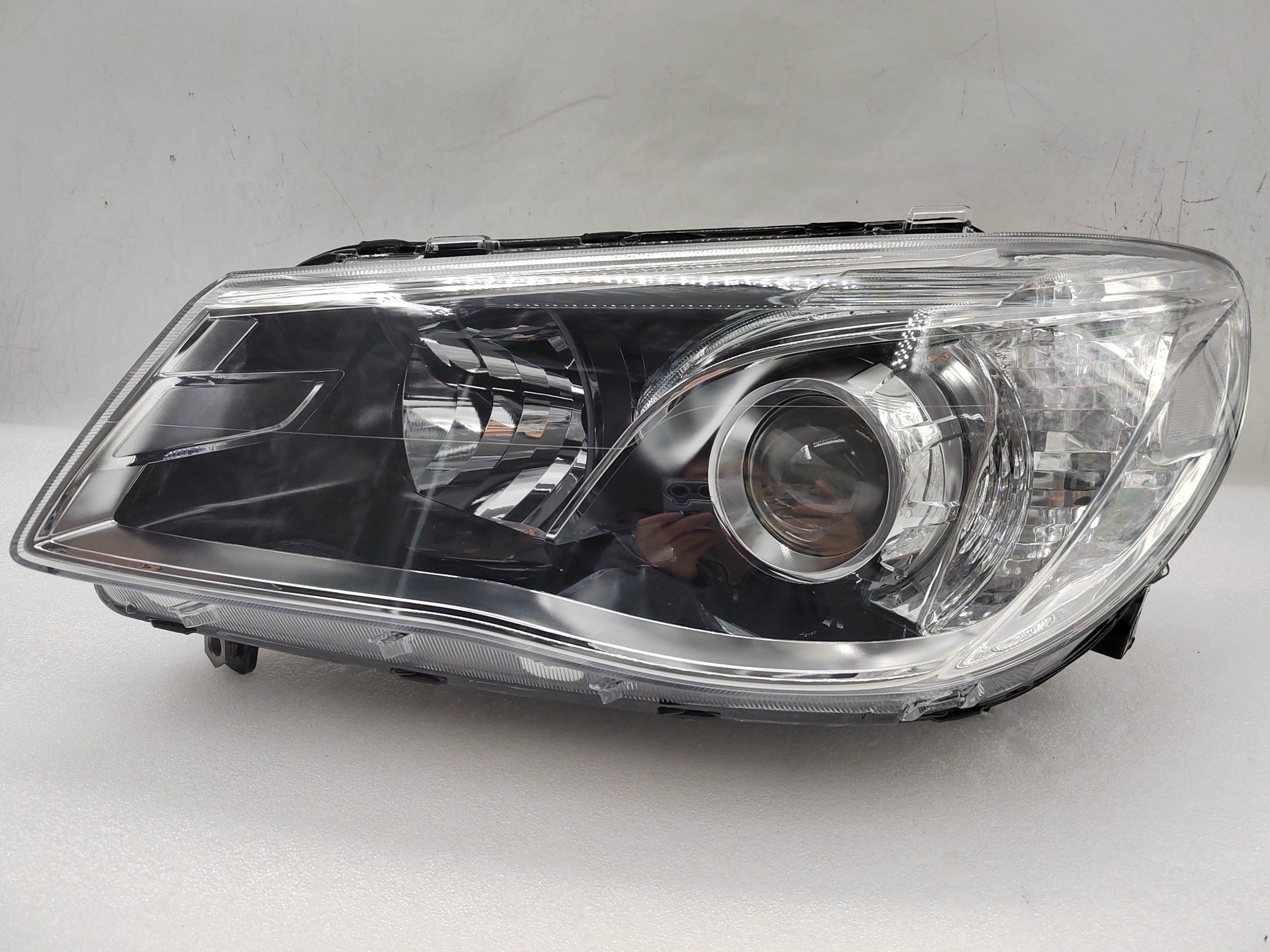 HOLDEN COMMODORE VF SV6 2013-2017 HALOGEN L.H.S HEADLIGHT ASSEMBLY