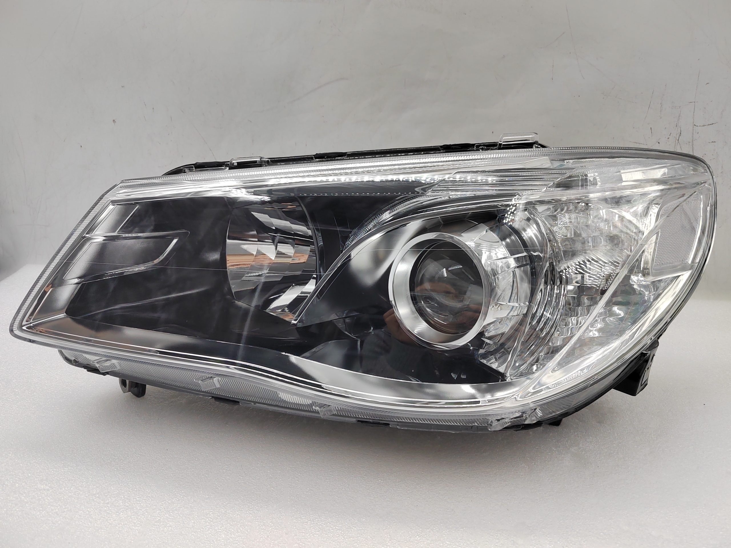 HOLDEN COMMODORE VF SV6 2013-2017 HALOGEN L.H.S HEADLIGHT ASSEMBLY