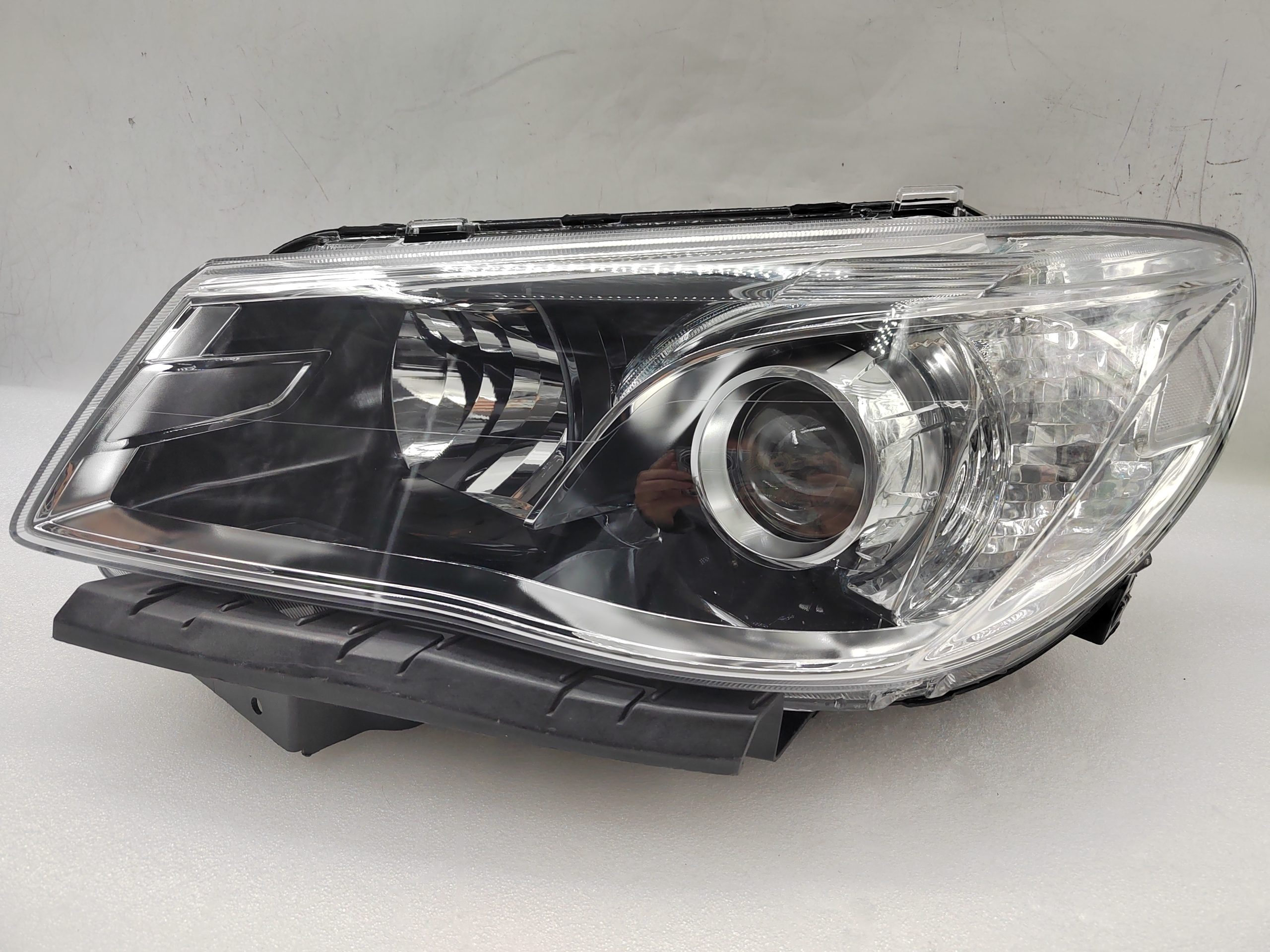 HOLDEN COMMODORE VF SV6 2013-2017 HALOGEN L.H.S HEADLIGHT ASSEMBLY