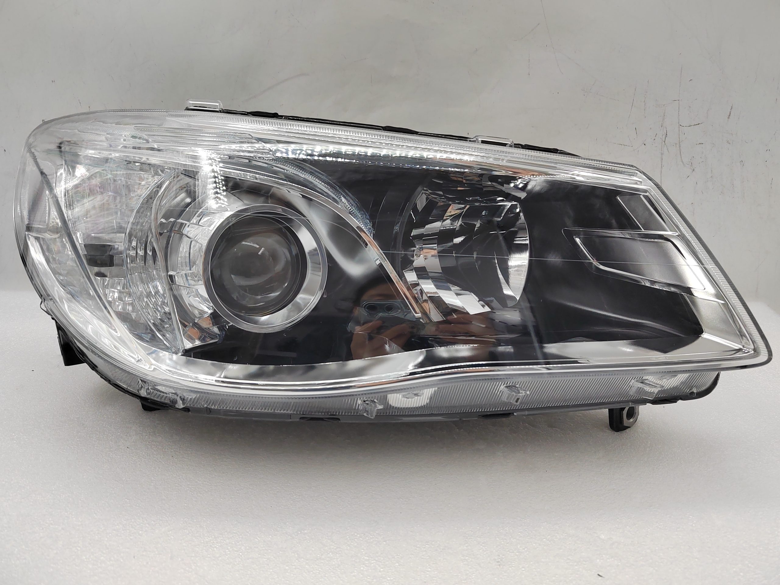 HOLDEN COMMODORE VF SV6 2013-2017 HALOGEN R.H.S HEADLIGHT ASSEMBLY