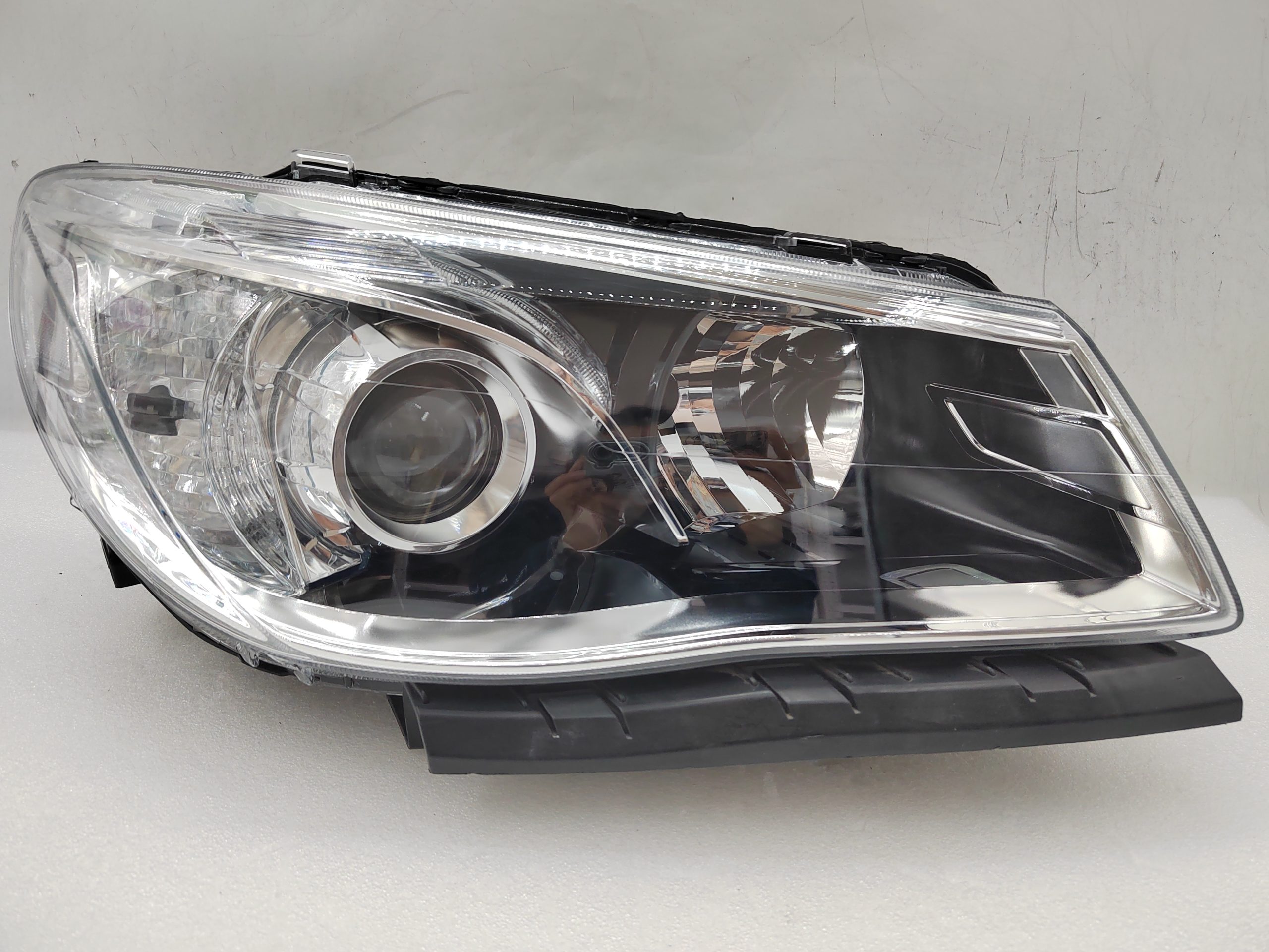 HOLDEN COMMODORE VF SV6 2013-2017 HALOGEN R.H.S HEADLIGHT ASSEMBLY