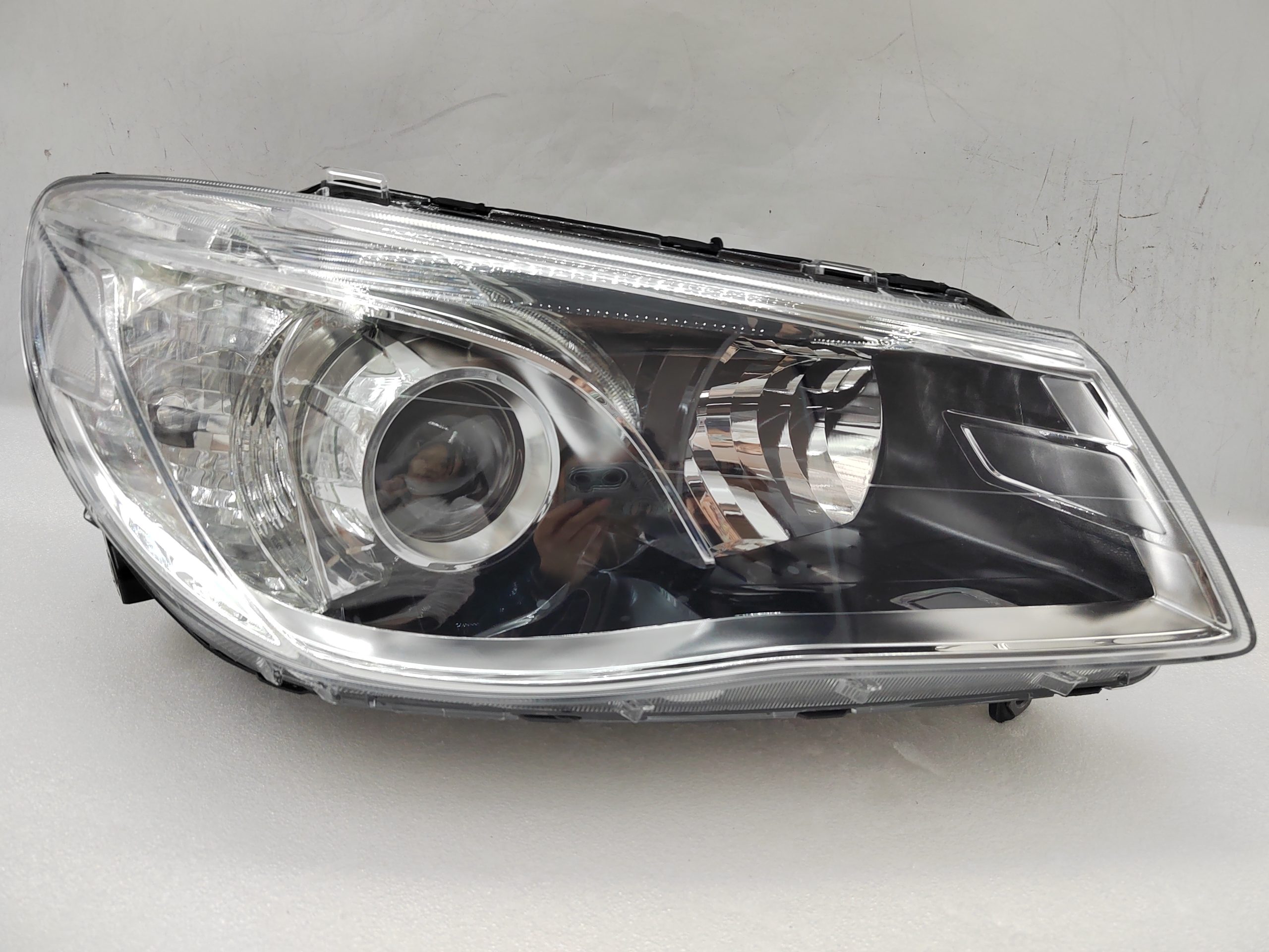 HOLDEN COMMODORE VF SV6 2013-2017 HALOGEN R.H.S HEADLIGHT ASSEMBLY