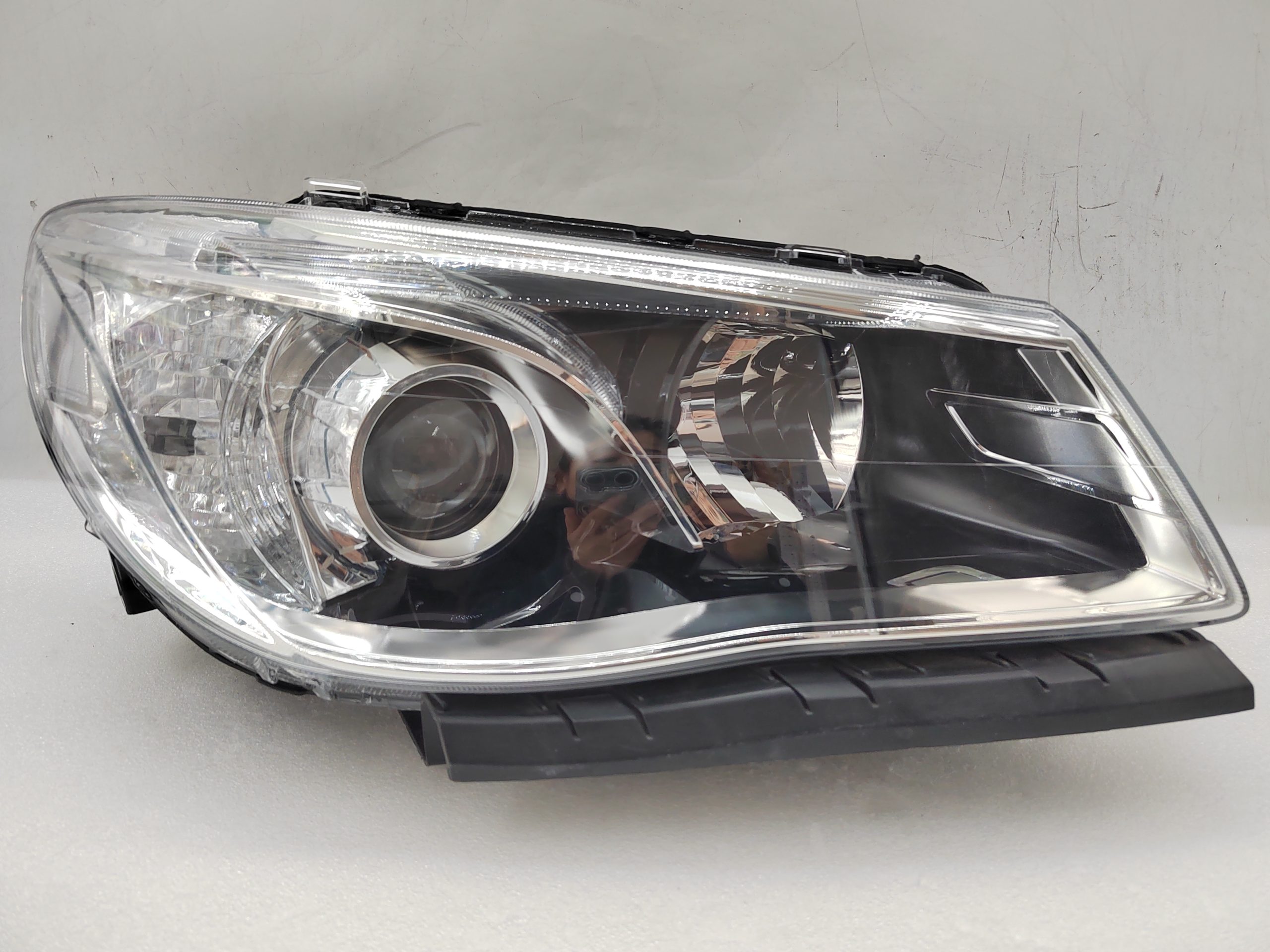 HOLDEN COMMODORE VF SV6 2013-2017 HALOGEN R.H.S HEADLIGHT ASSEMBLY