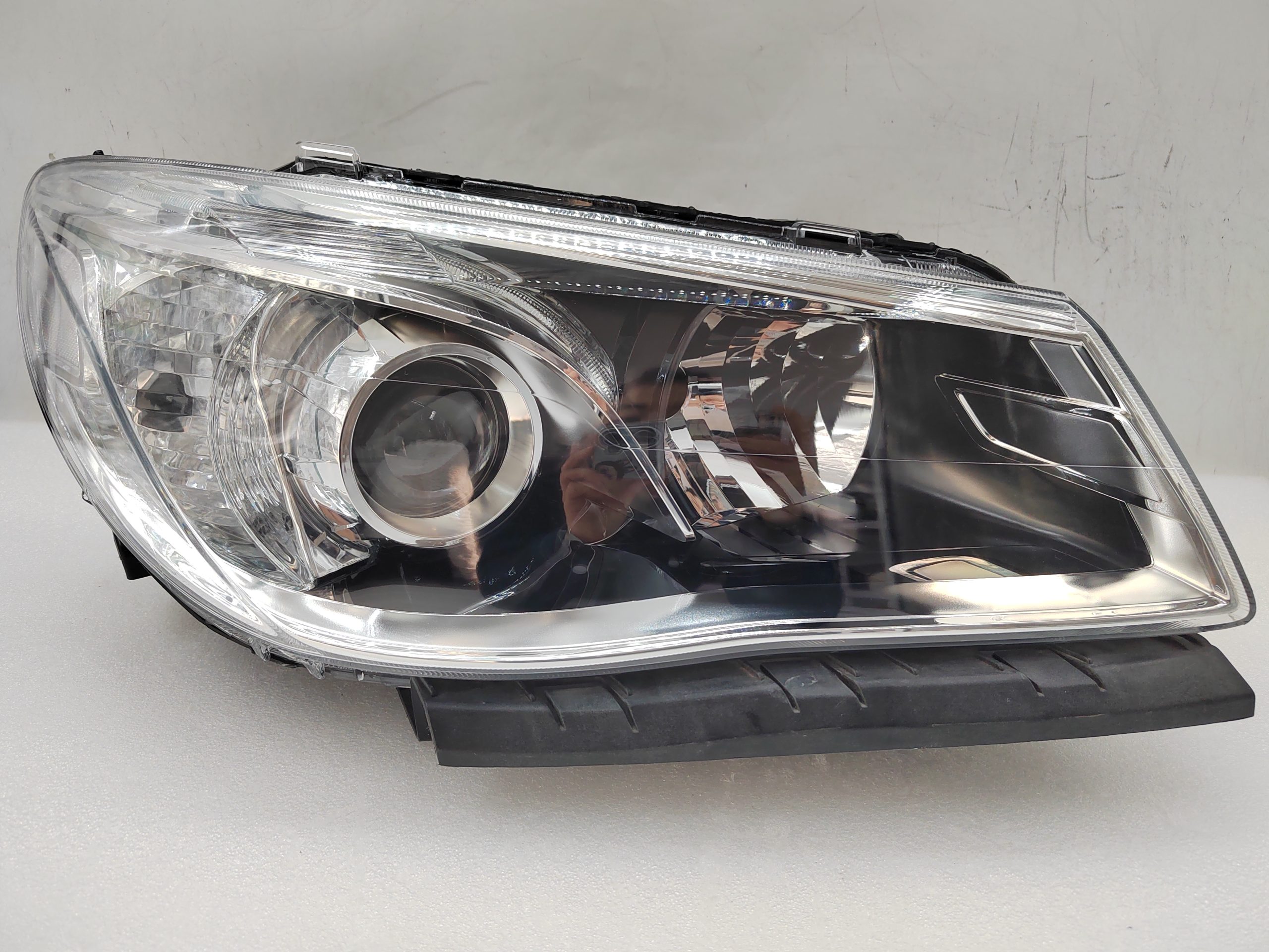 HOLDEN COMMODORE VF SV6 2013-2017 HALOGEN R.H.S HEADLIGHT ASSEMBLY