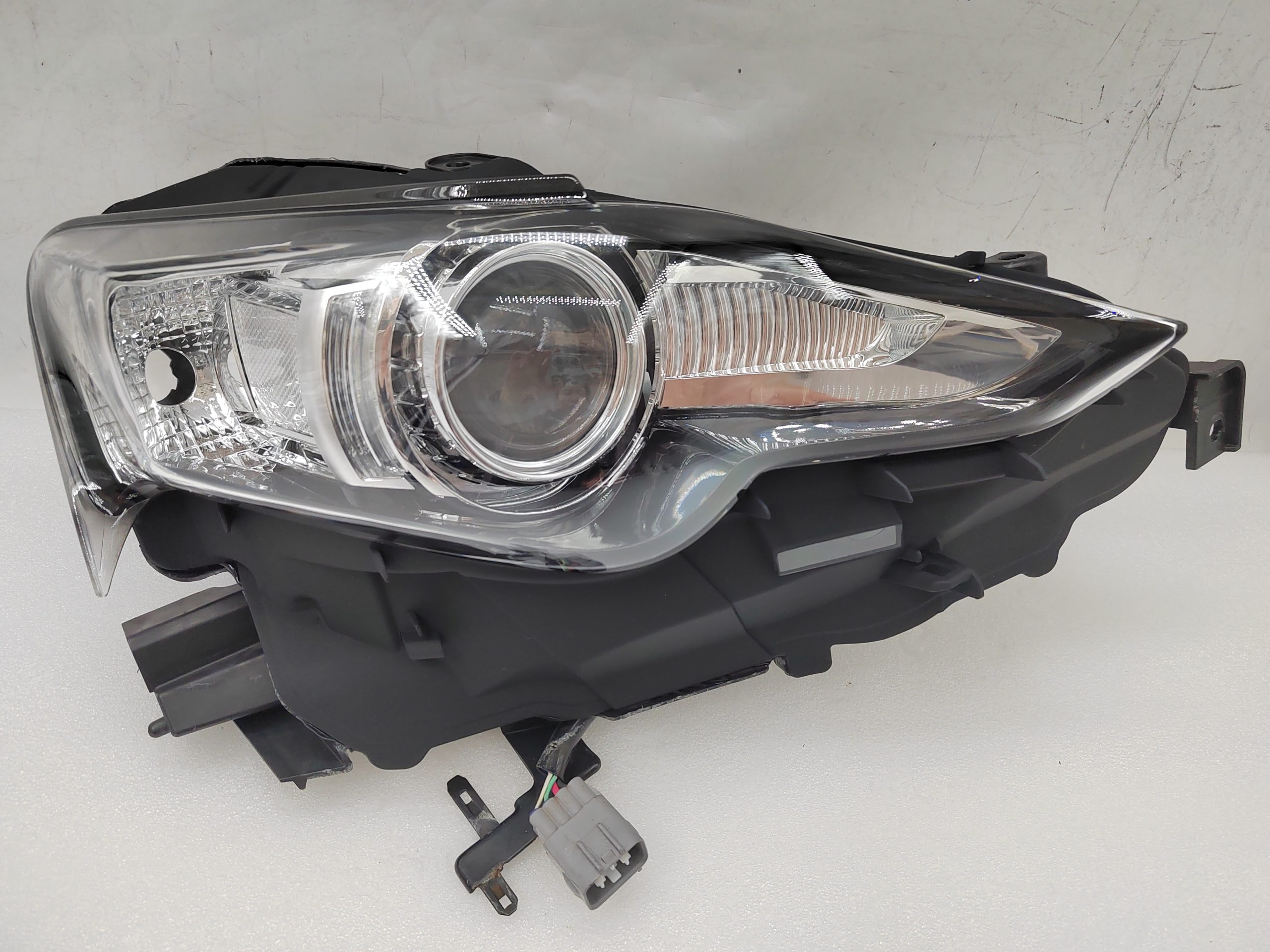 LEXUS IS 250 2014-2016 XENON R.H.S HEADLIGHT ASSEMBLY