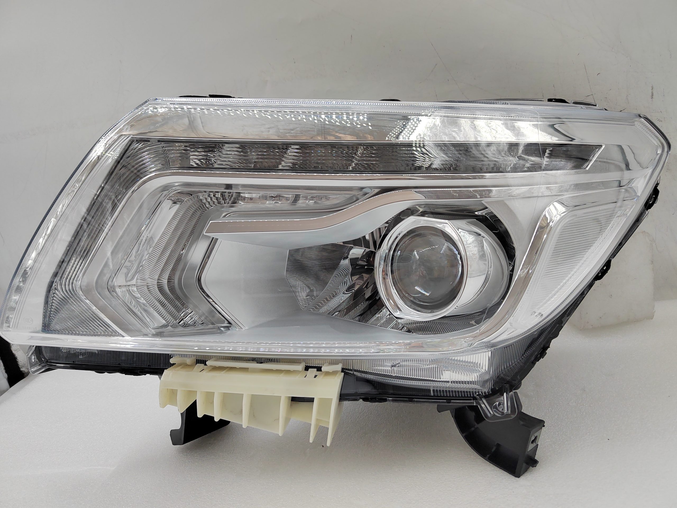 NISSAN NAVARA NP300 2015-2020 LED L.H.S HEADLIGHT ASSEMBLY
