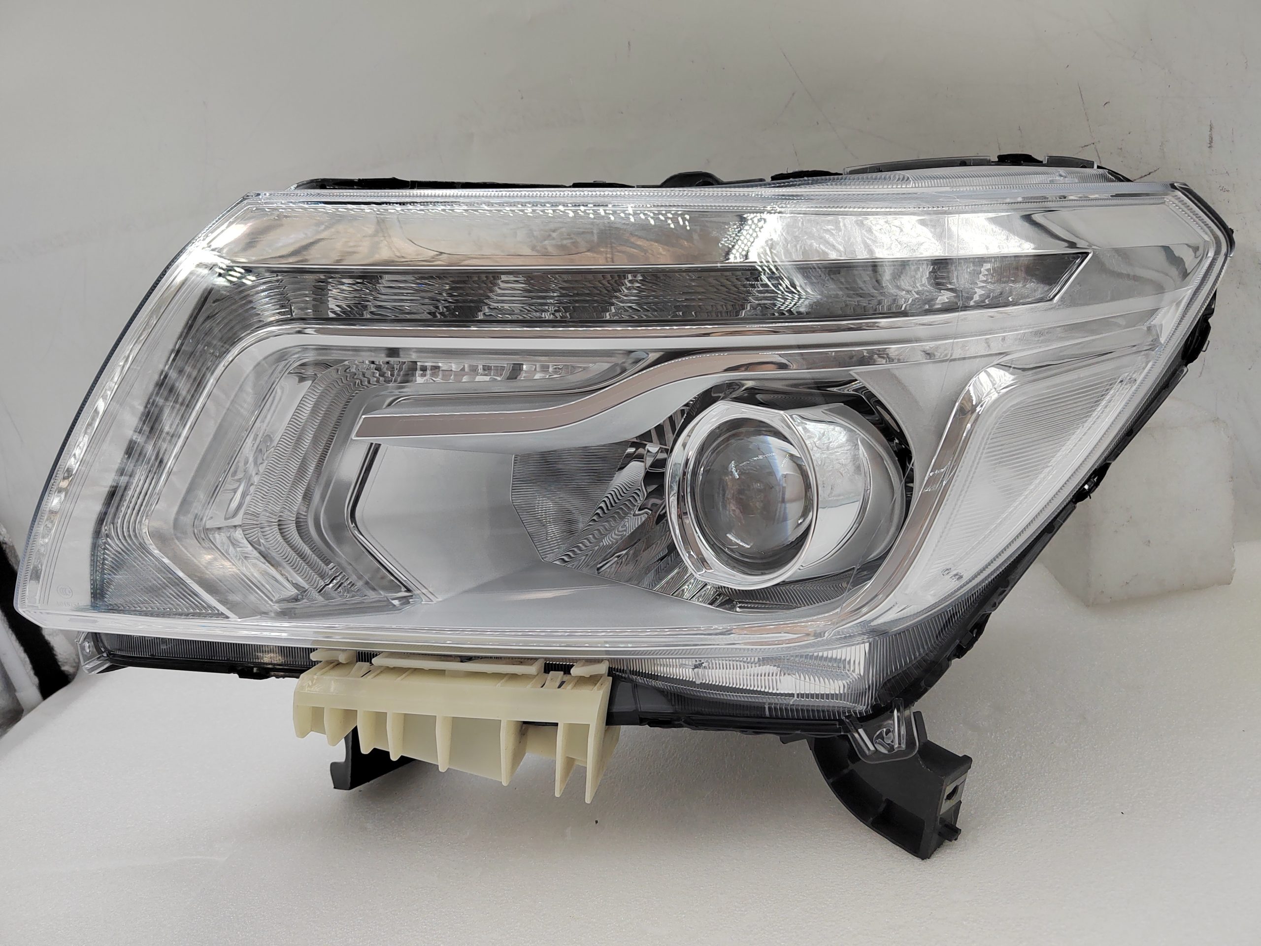 NISSAN NAVARA NP300 2015-2020 LED L.H.S HEADLIGHT ASSEMBLY