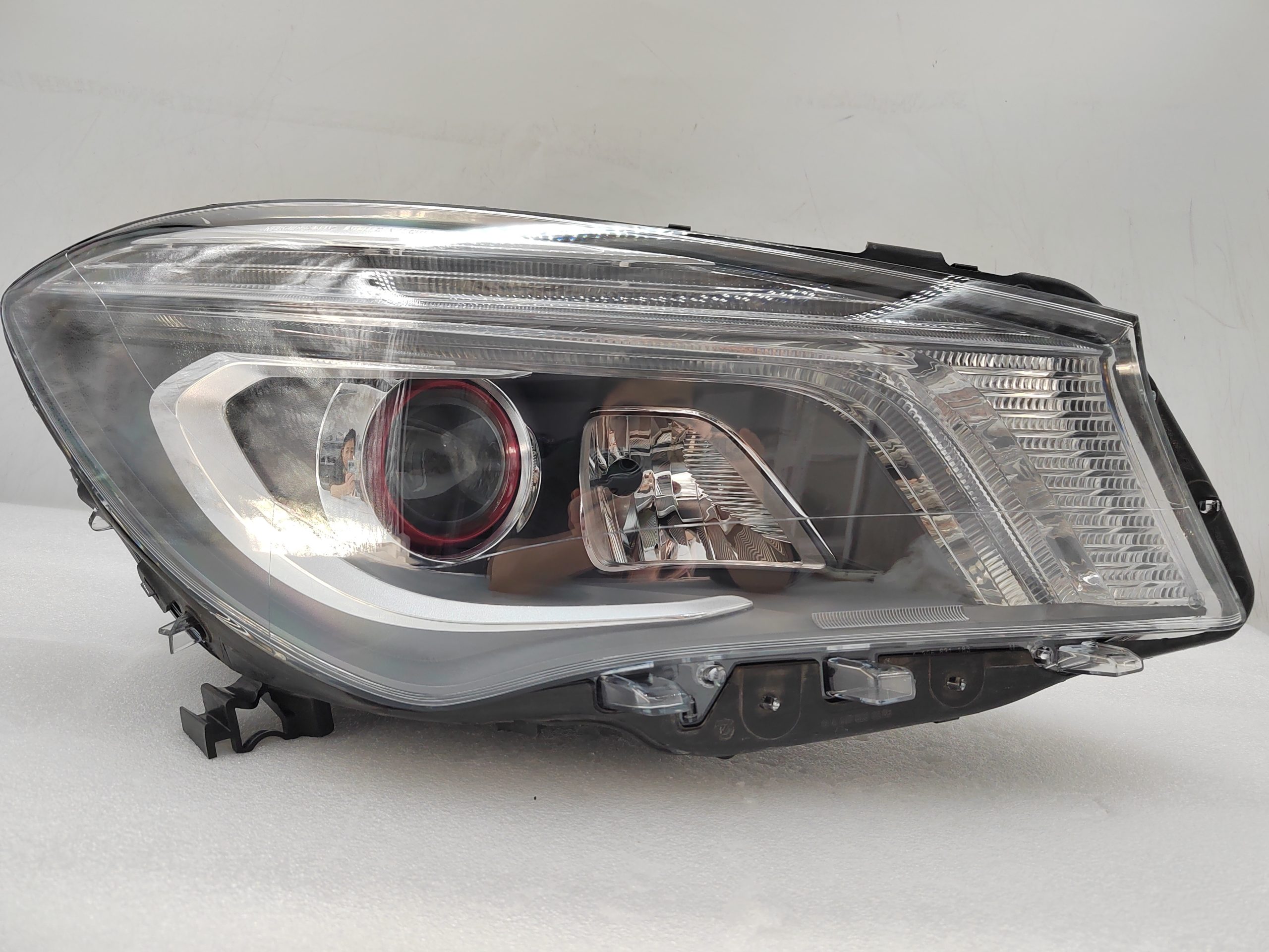 MERCEDES-BENZ CLA-CLASS W117 CLA250 2012-2015 XENON R.H.S HEADLIGHT ASSEMBLY