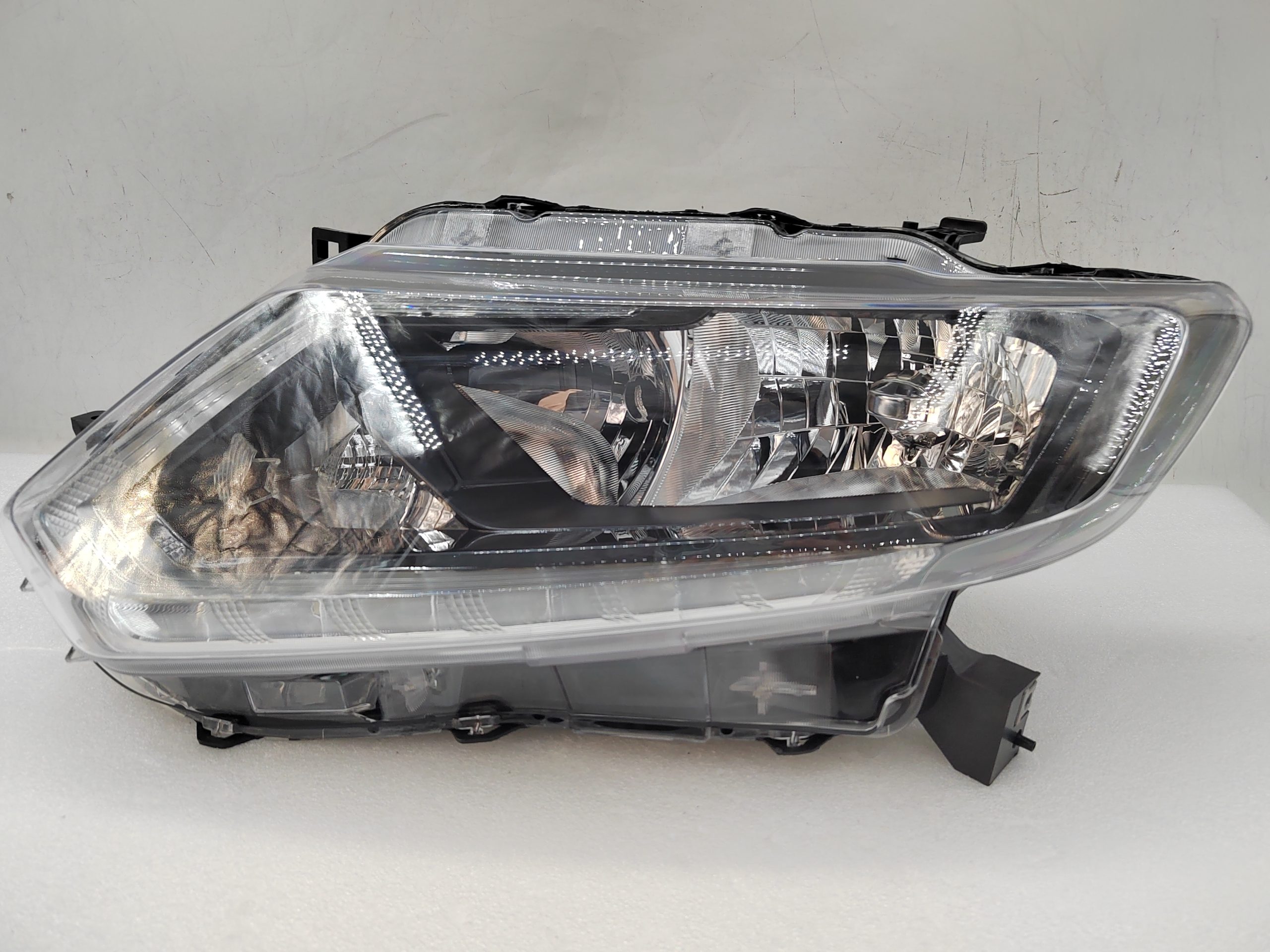 NISSAN X-TRAIL 2014-2016 HALOGEN L.H.S HEADLIGHT ASSEMBLY