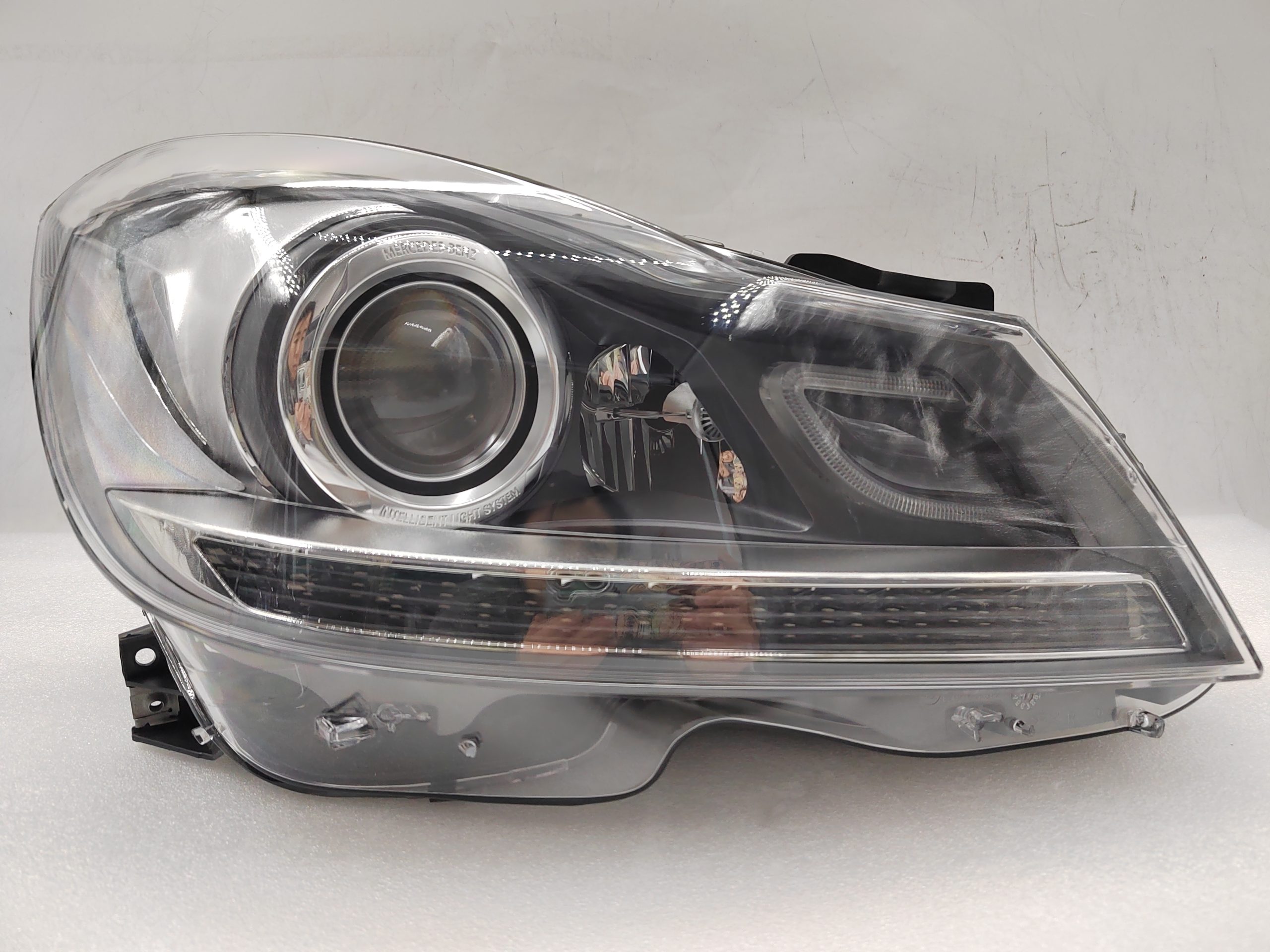 MERCEDES-BENZ C-CLASS W204 2012-2013 XENON R.H.S HEADLIGHT ASSEMBLY